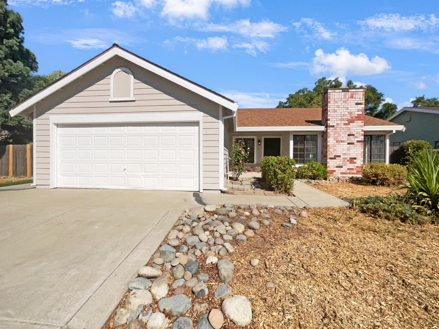 Detail Gallery Image 1 of 1 For 3199 Osuna Way, Sacramento,  CA 95833 - 3 Beds | 2 Baths