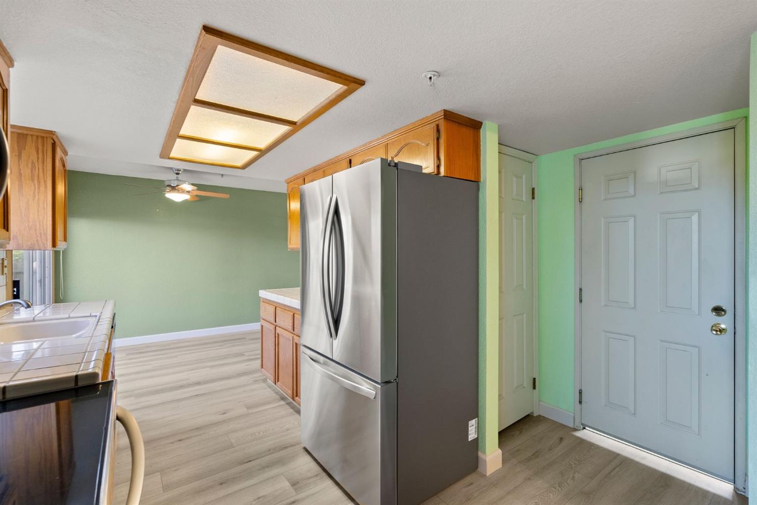 Detail Gallery Image 11 of 25 For 3033 Grove Way #D4,  Castro Valley,  CA 94546 - 2 Beds | 2/1 Baths