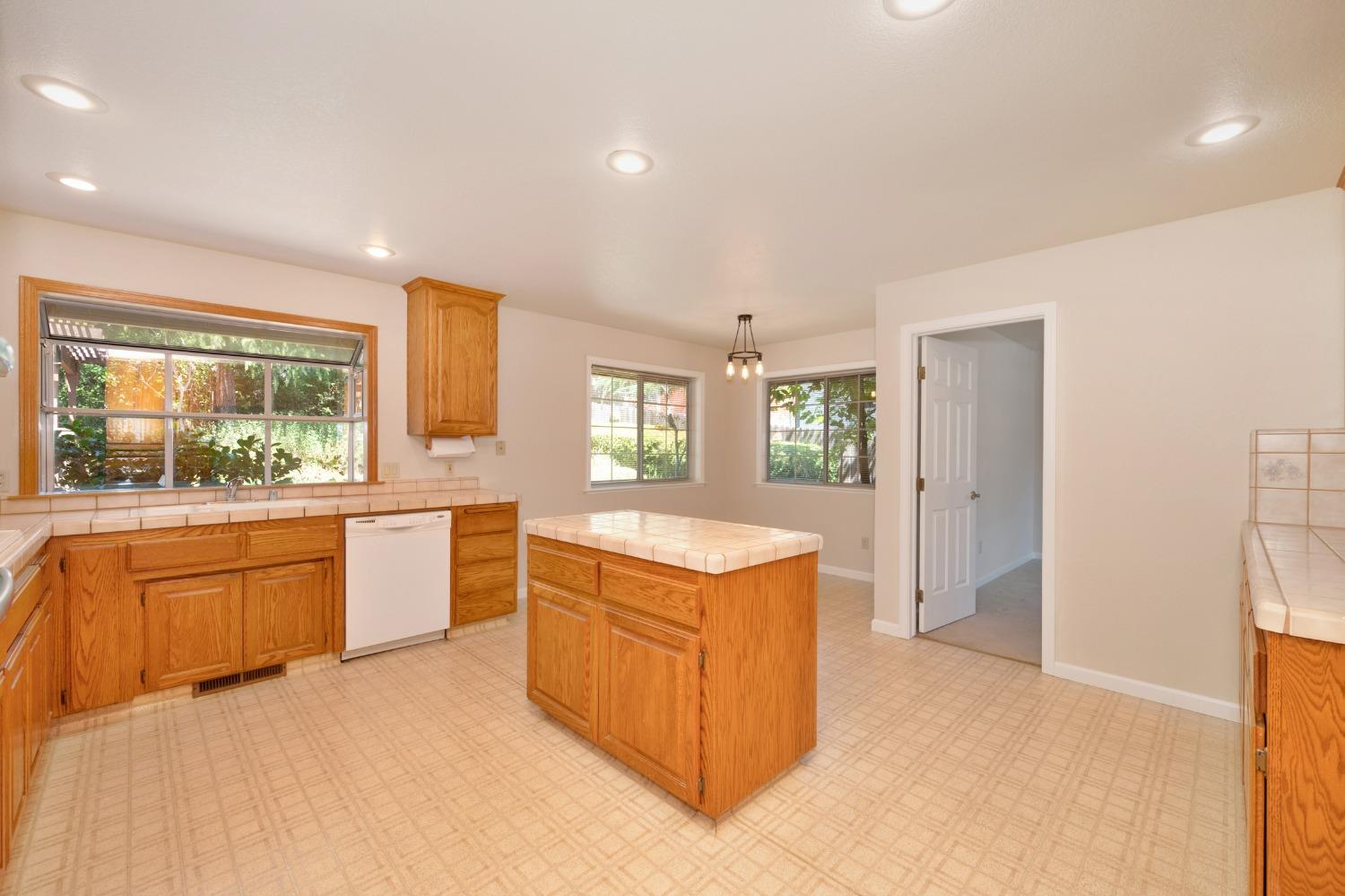 Detail Gallery Image 16 of 38 For 12722 Shockley Woods Ct, Auburn,  CA 95603 - 3 Beds | 2 Baths