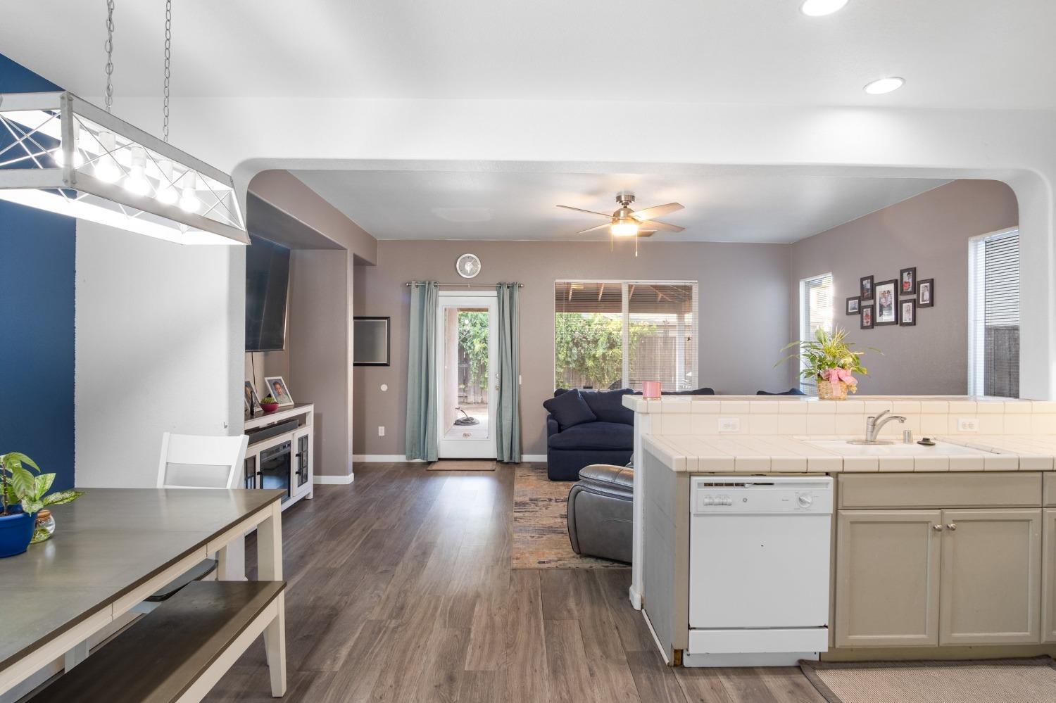 Detail Gallery Image 16 of 29 For 2403 Terralinda Dr, Turlock,  CA 95382 - 3 Beds | 2/1 Baths