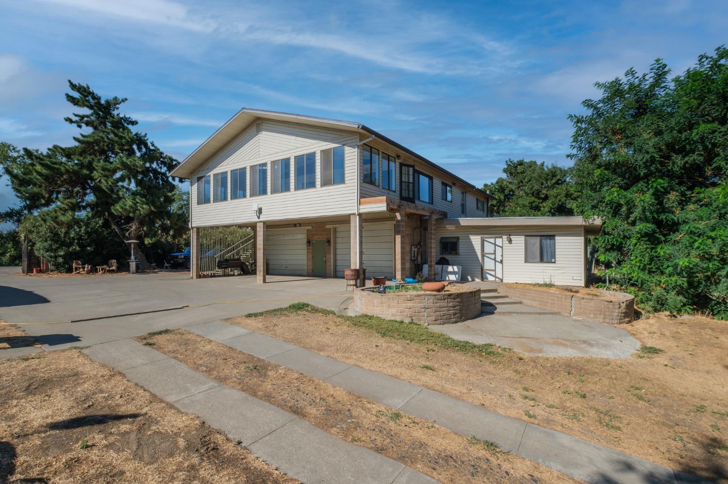 Detail Gallery Image 3 of 58 For 3002 Butte Slough Rd, Colusa,  CA 95932 - 5 Beds | 4 Baths