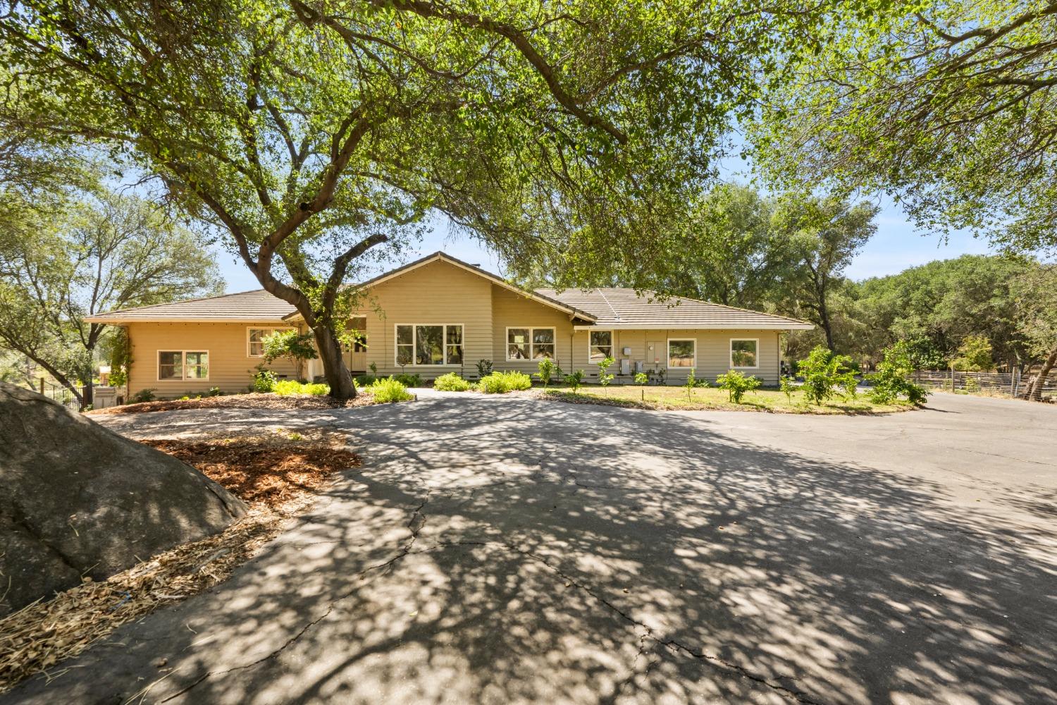 Detail Gallery Image 2 of 55 For 6740 Rancho Los Pavos Ln, Granite Bay,  CA 95746 - 7 Beds | 2/2 Baths