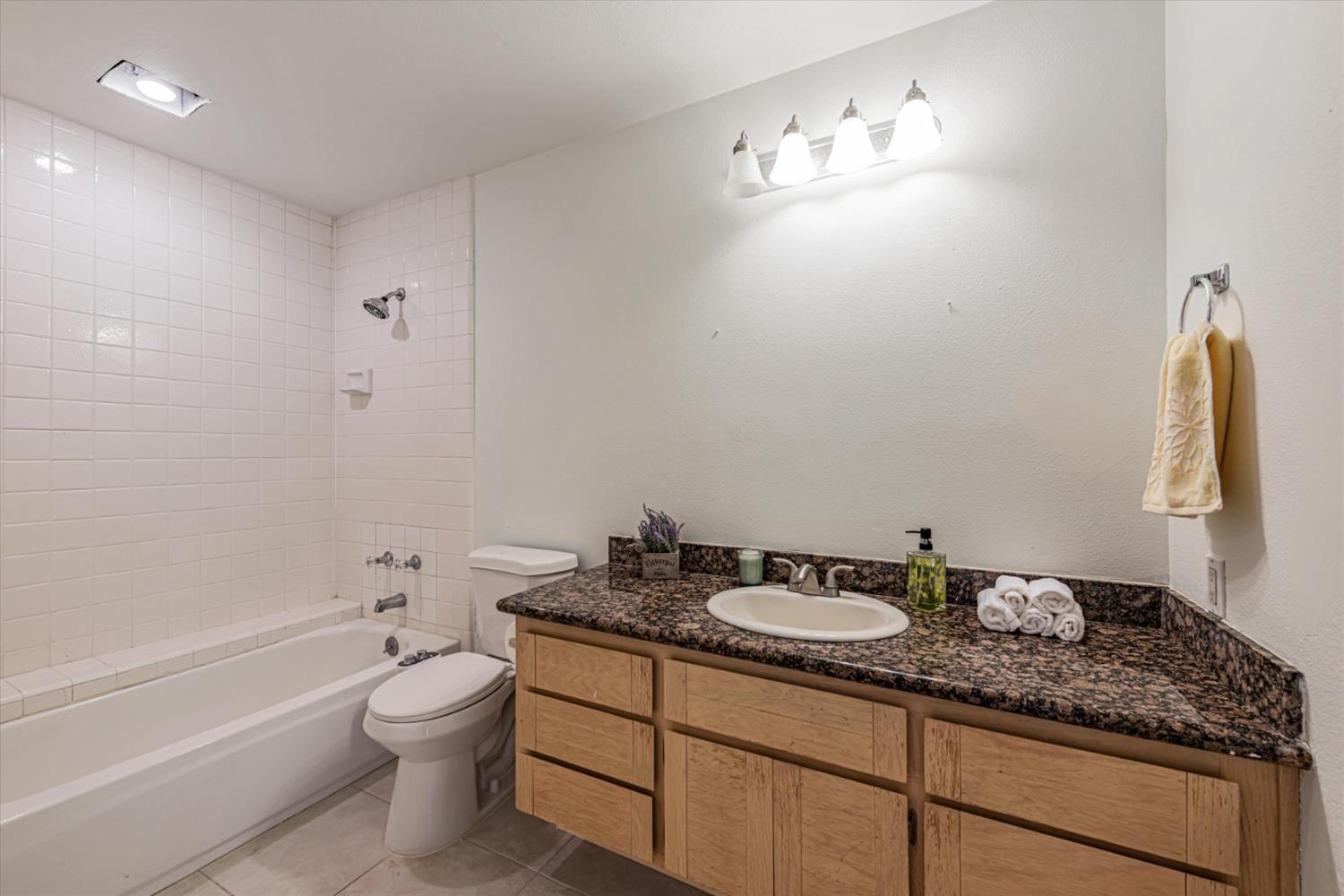 Detail Gallery Image 25 of 41 For 2102 Promontory Point Ln, Gold River,  CA 95670 - 3 Beds | 2/1 Baths