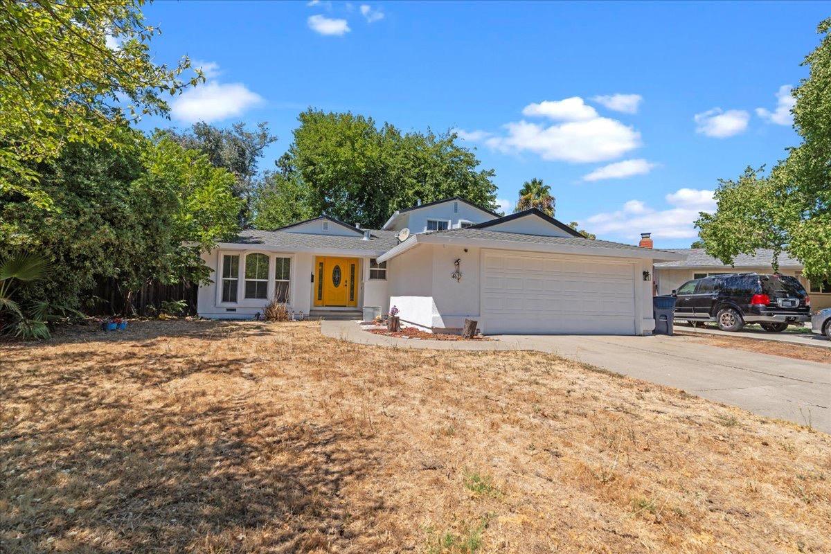 Detail Gallery Image 4 of 31 For 4635 Boyce Dr, Sacramento,  CA 95823 - 4 Beds | 4 Baths