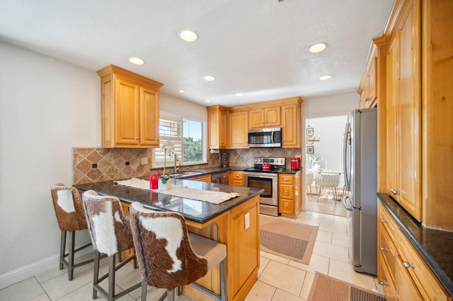 Detail Gallery Image 13 of 30 For 3917 Alessandro Ln, Modesto,  CA 95356 - 4 Beds | 2/1 Baths