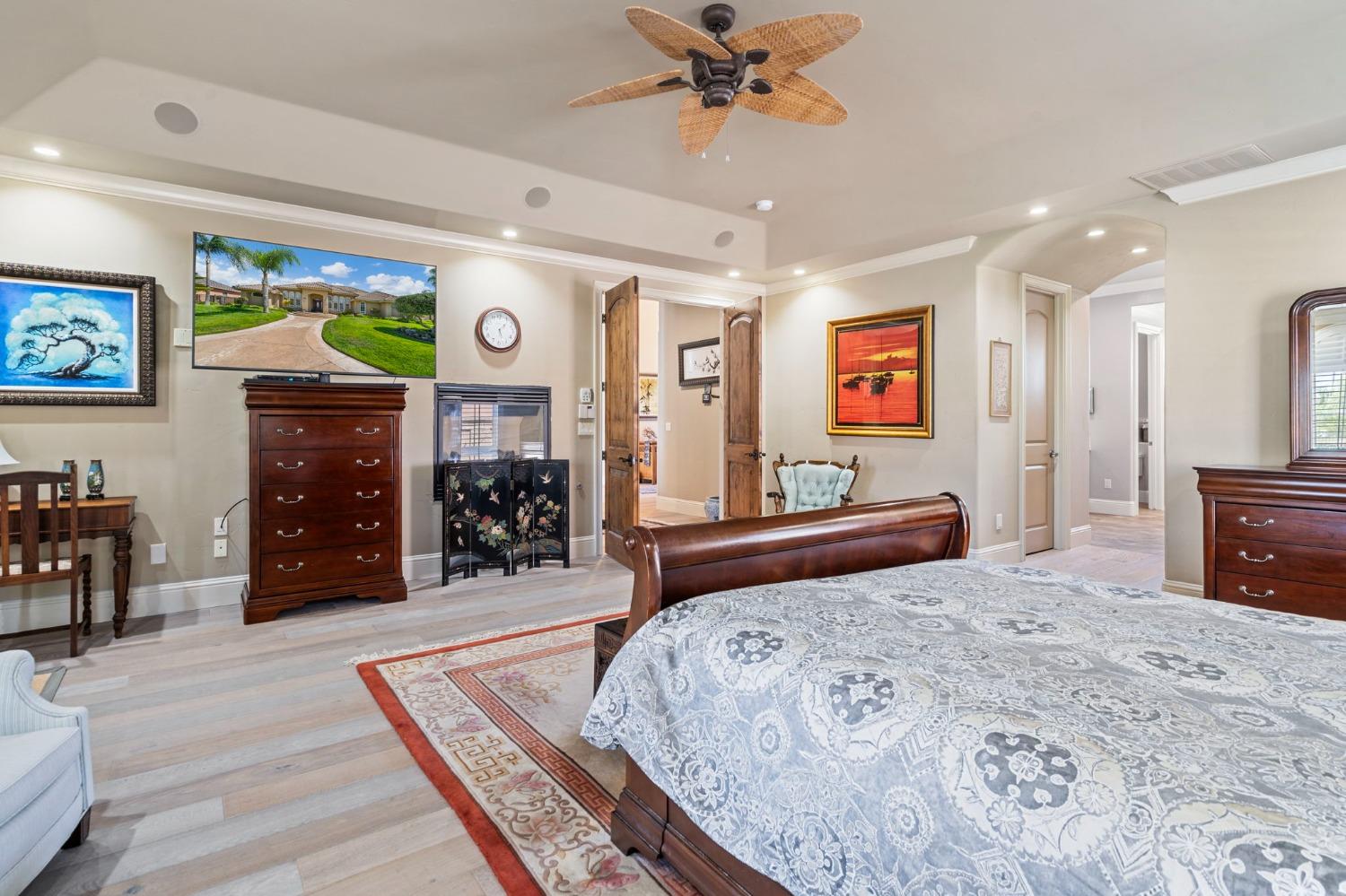 Detail Gallery Image 11 of 88 For 1426 Riverview Cir #E,  Ripon,  CA 95366 - 4 Beds | 4 Baths