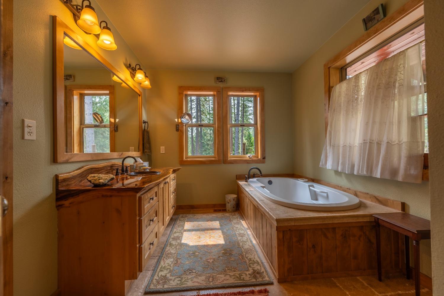 Detail Gallery Image 15 of 53 For 13932 Cameo Ln, Grass Valley,  CA 95945 - 3 Beds | 2/1 Baths