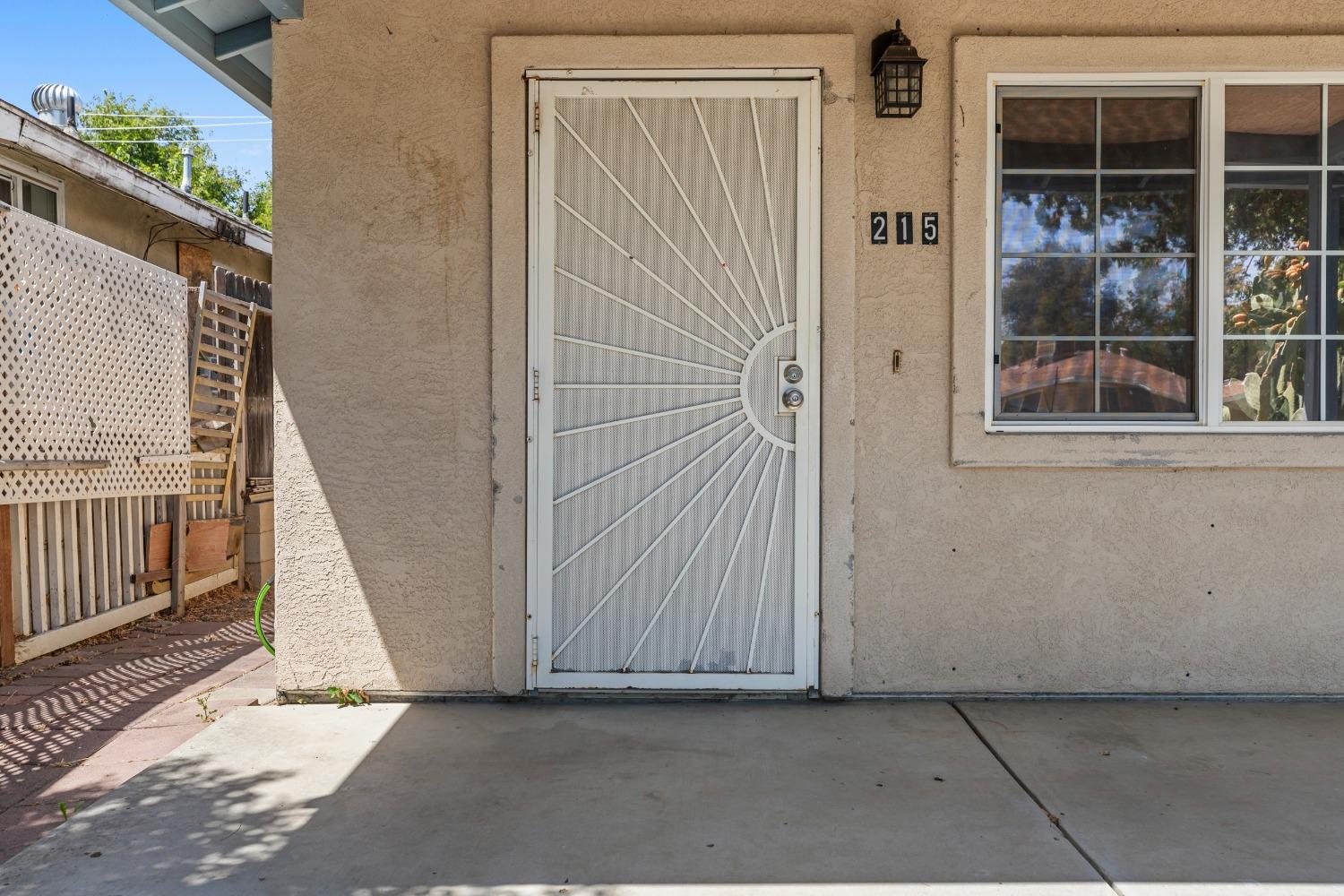 Detail Gallery Image 4 of 24 For 215 W 3rd St, Tracy,  CA 95376 - 1 Beds | 1 Baths