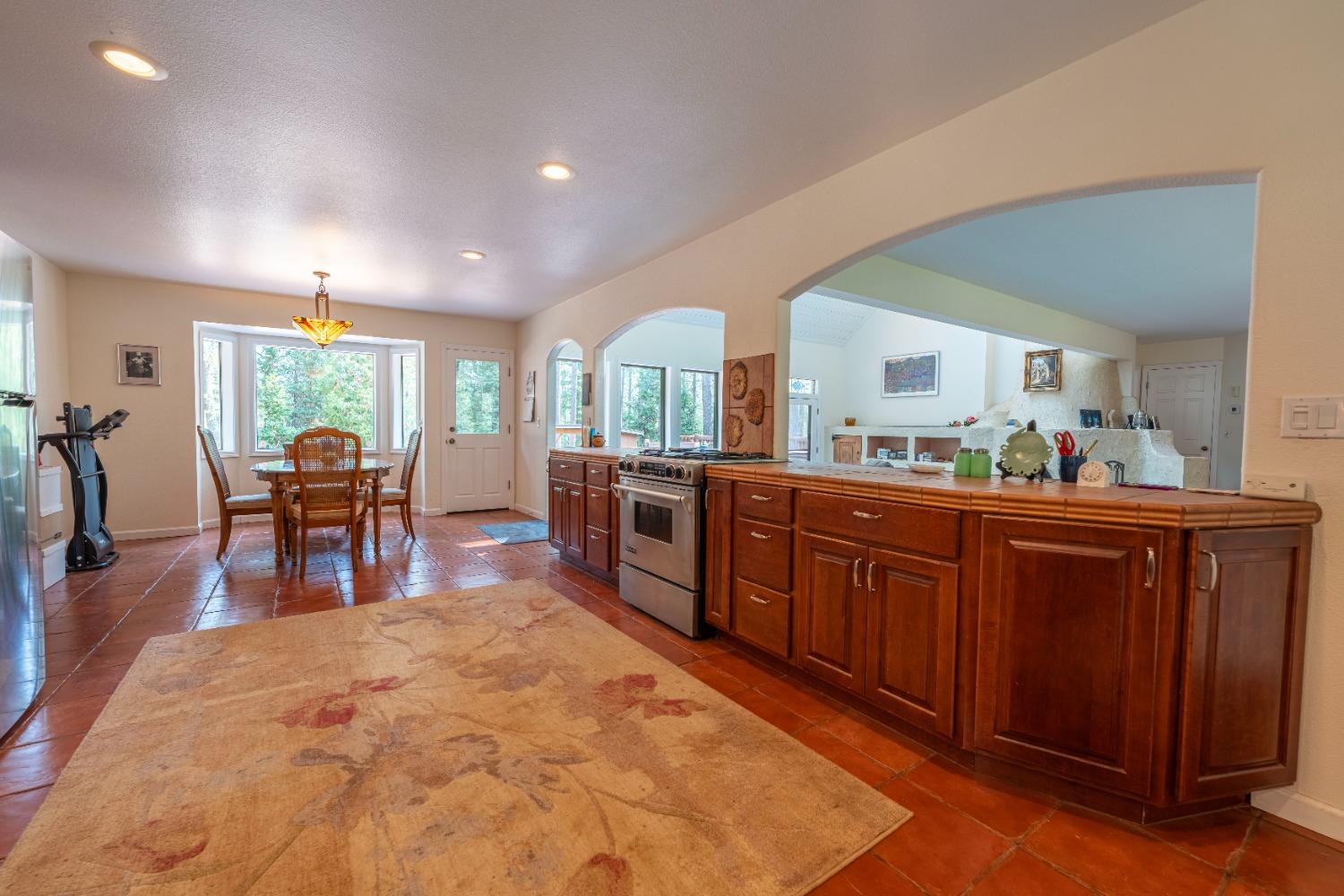 Detail Gallery Image 10 of 53 For 13932 Cameo Ln, Grass Valley,  CA 95945 - 3 Beds | 2/1 Baths