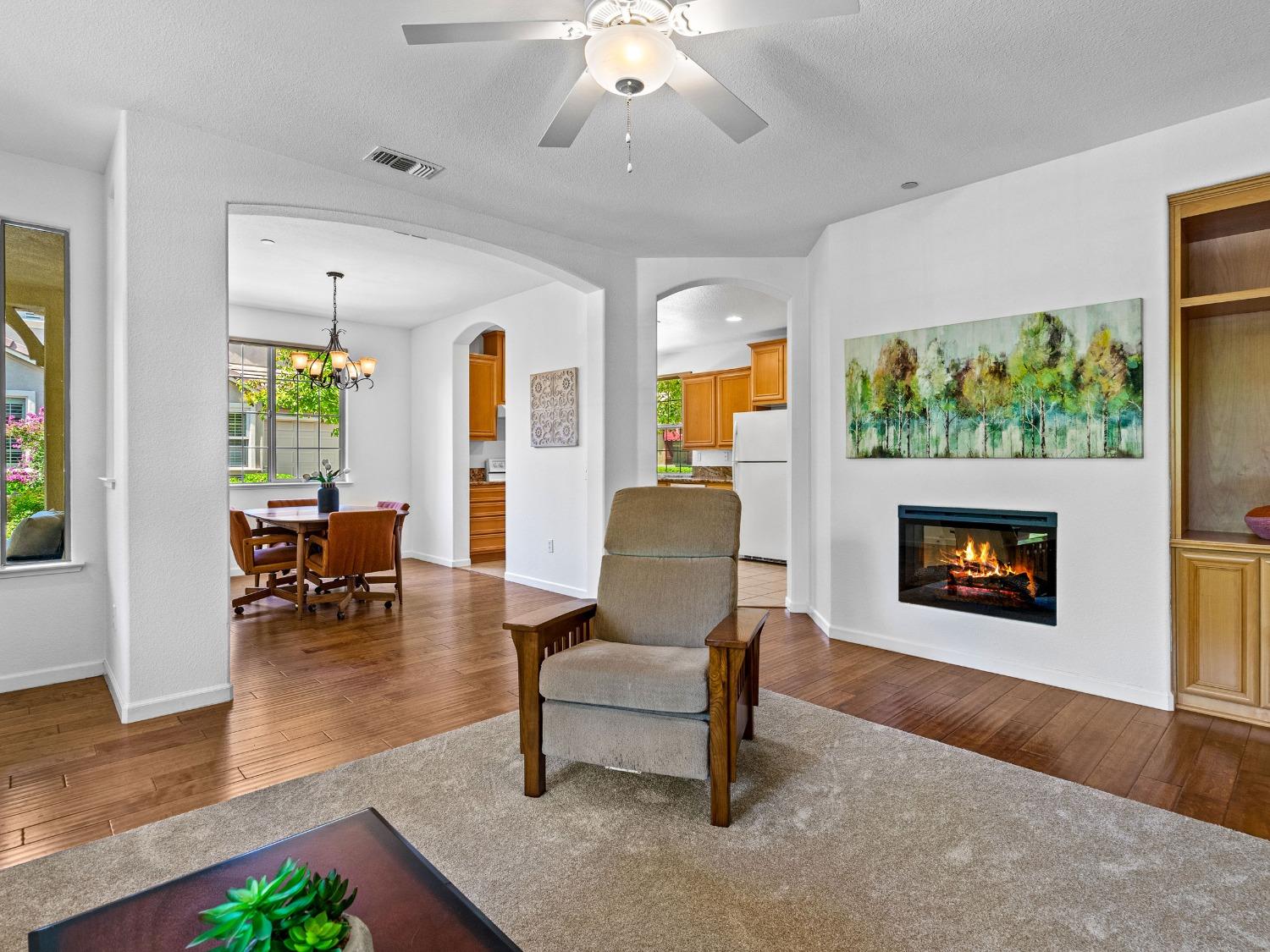 Detail Gallery Image 8 of 36 For 1569 Marseille Ln, Roseville,  CA 95747 - 2 Beds | 2 Baths