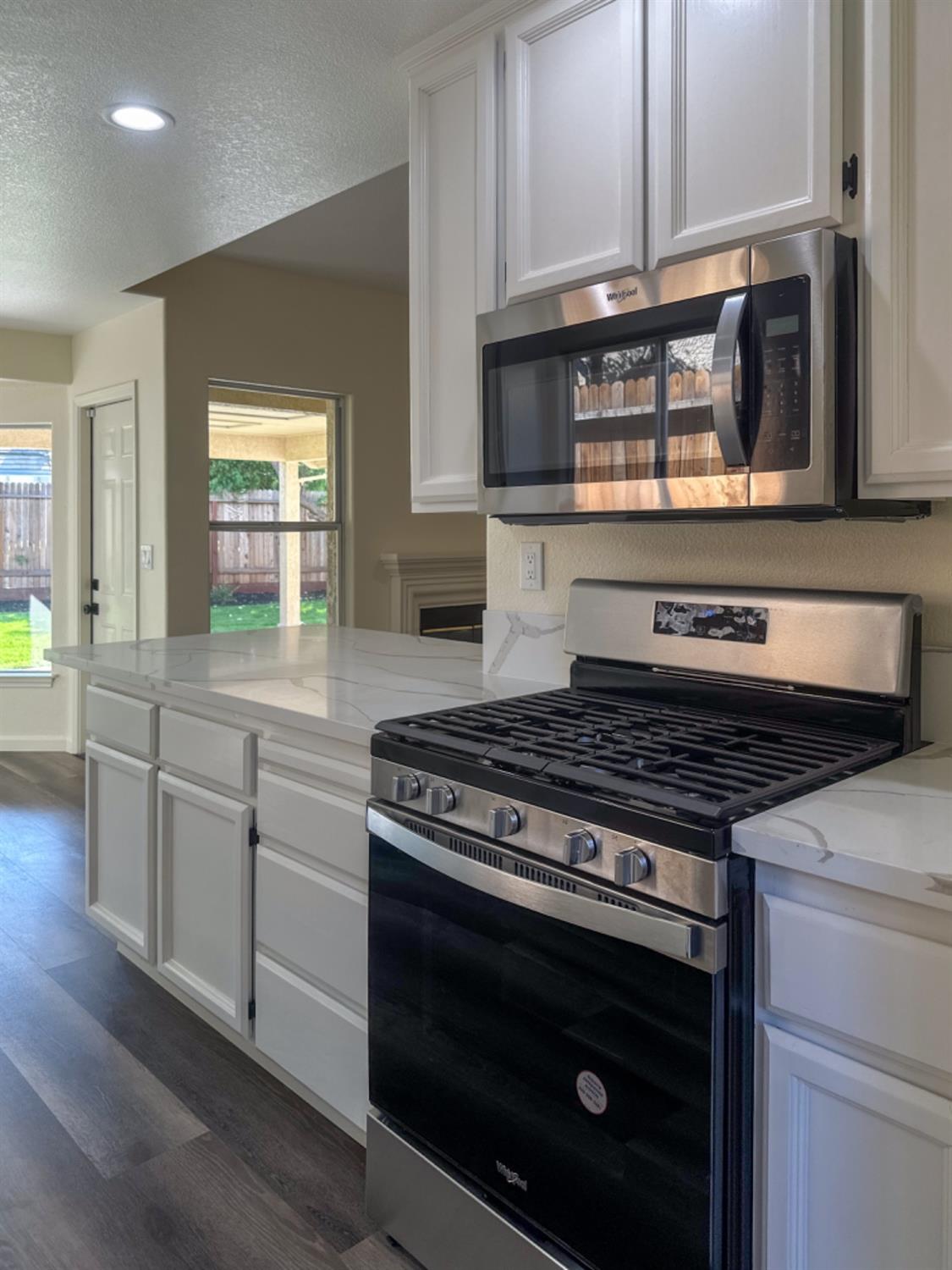 Detail Gallery Image 8 of 40 For 304 Tarkington Ct, Roseville,  CA 95747 - 4 Beds | 2 Baths