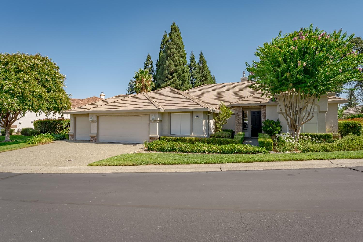 Detail Gallery Image 1 of 1 For 1134 Sinclair Way, Roseville,  CA 95747 - 4 Beds | 2/1 Baths