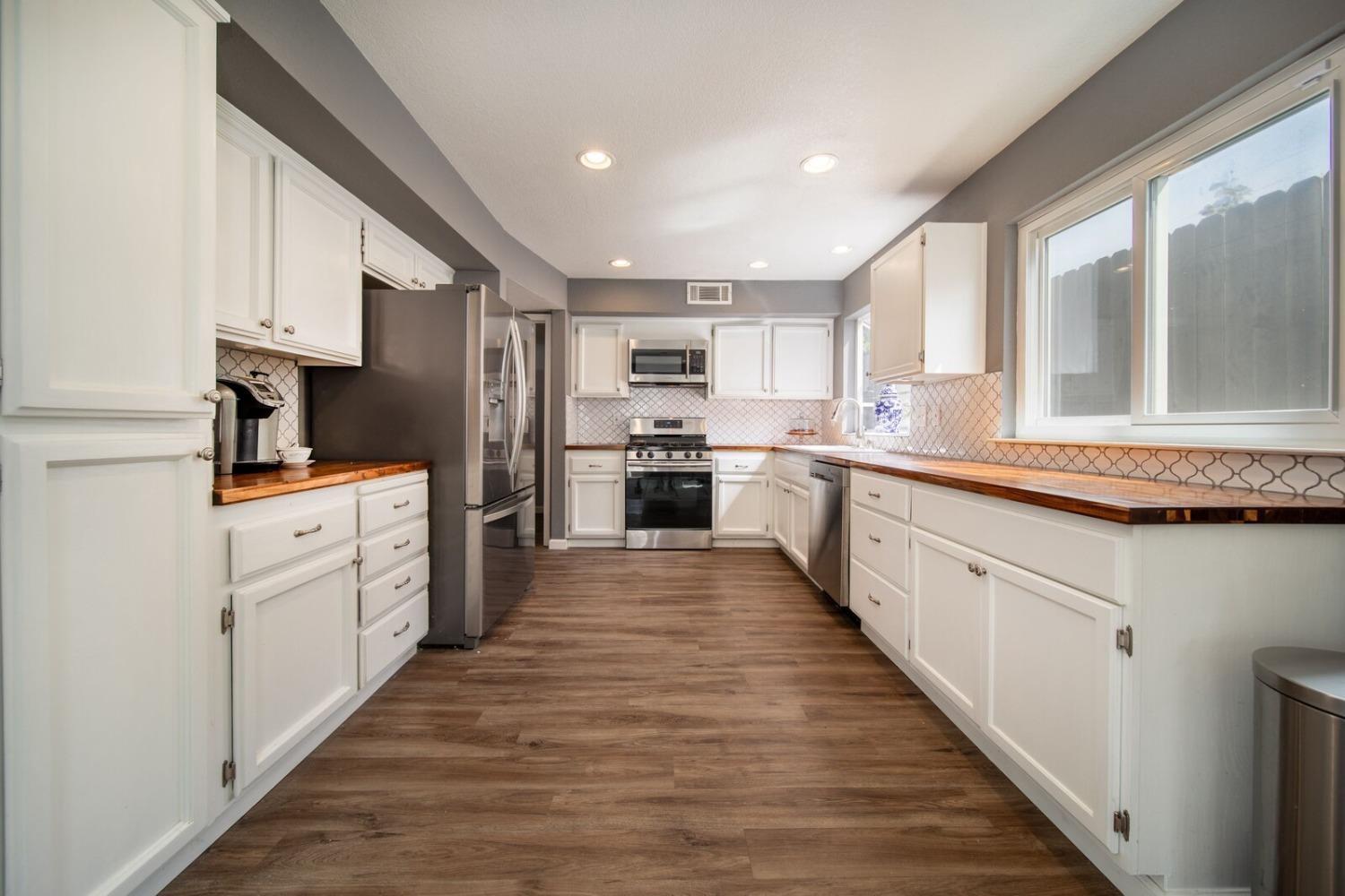 Detail Gallery Image 9 of 28 For 4036 Grey Livery Way, Antelope,  CA 95843 - 3 Beds | 2/1 Baths