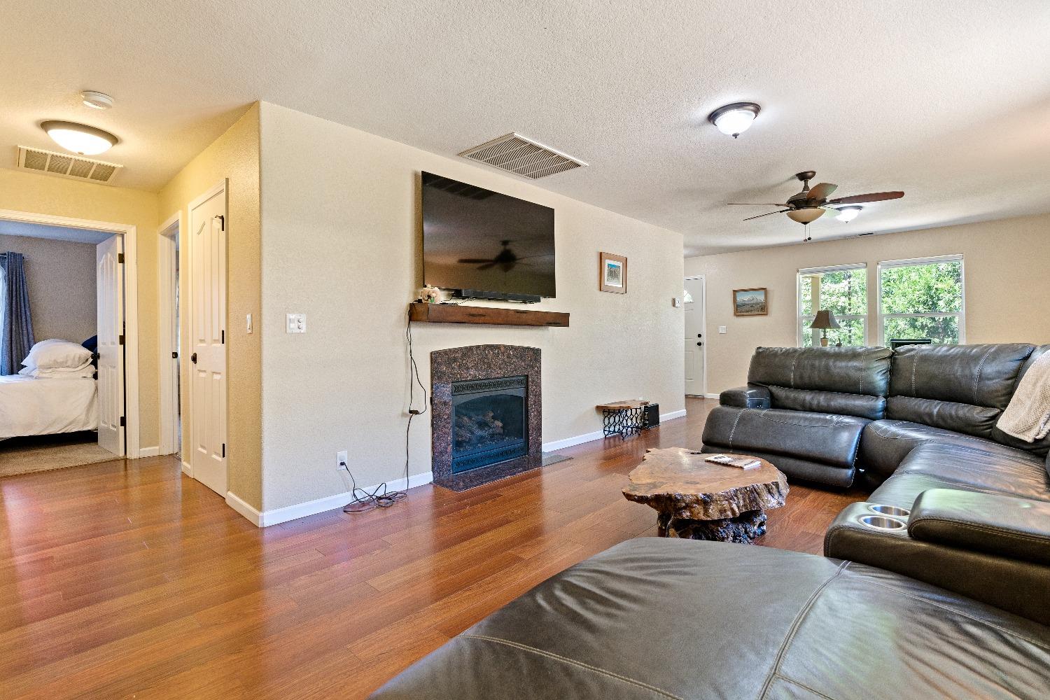 Detail Gallery Image 10 of 29 For 112 Ocean Ave, Grass Valley,  CA 95945 - 3 Beds | 2 Baths