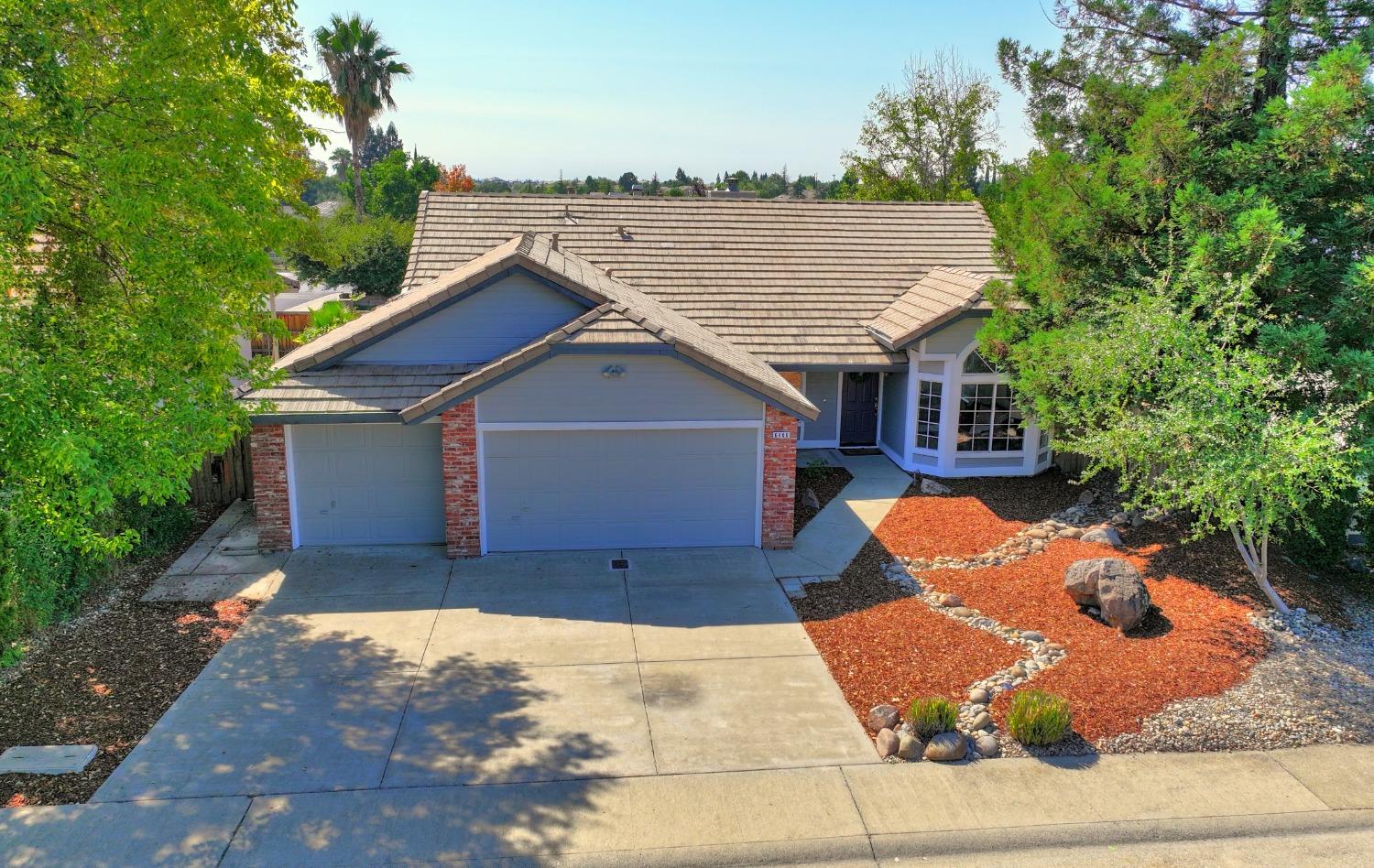 Detail Gallery Image 1 of 42 For 6406 Emerald Drive, Rocklin,  CA 95677 - 3 Beds | 2 Baths