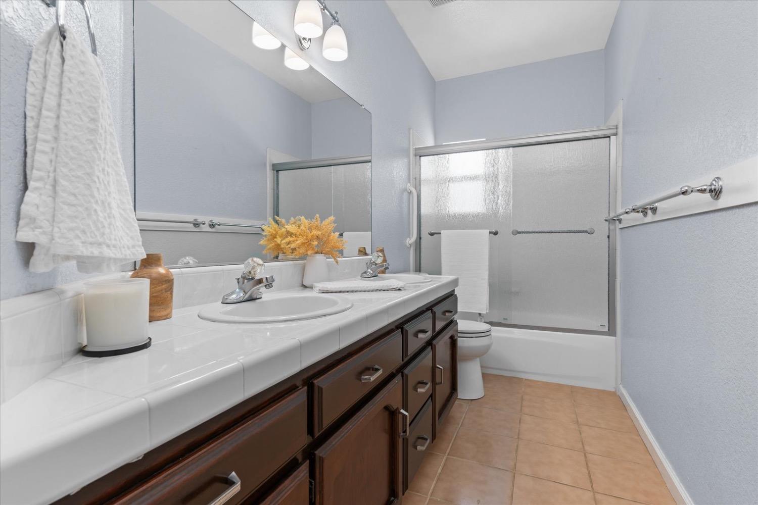 Detail Gallery Image 15 of 38 For 1646 Jamie Dr, Yuba City,  CA 95993 - 3 Beds | 2 Baths