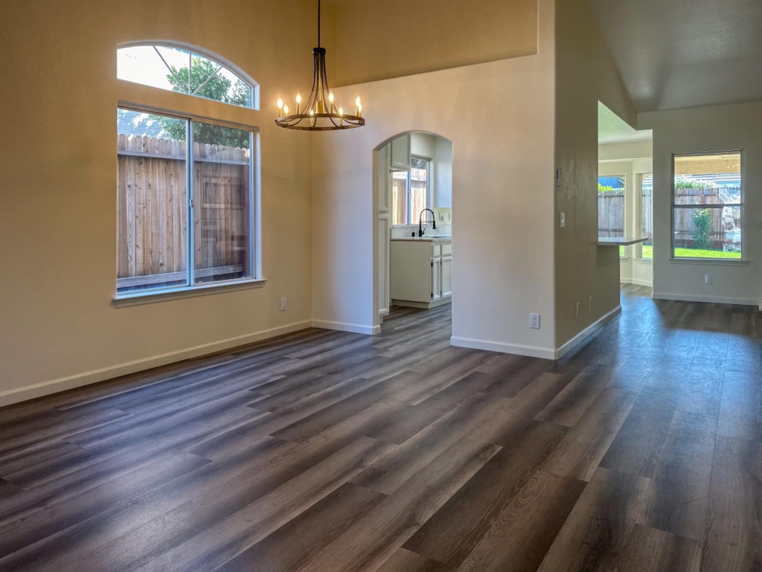 Detail Gallery Image 4 of 40 For 304 Tarkington Ct, Roseville,  CA 95747 - 4 Beds | 2 Baths