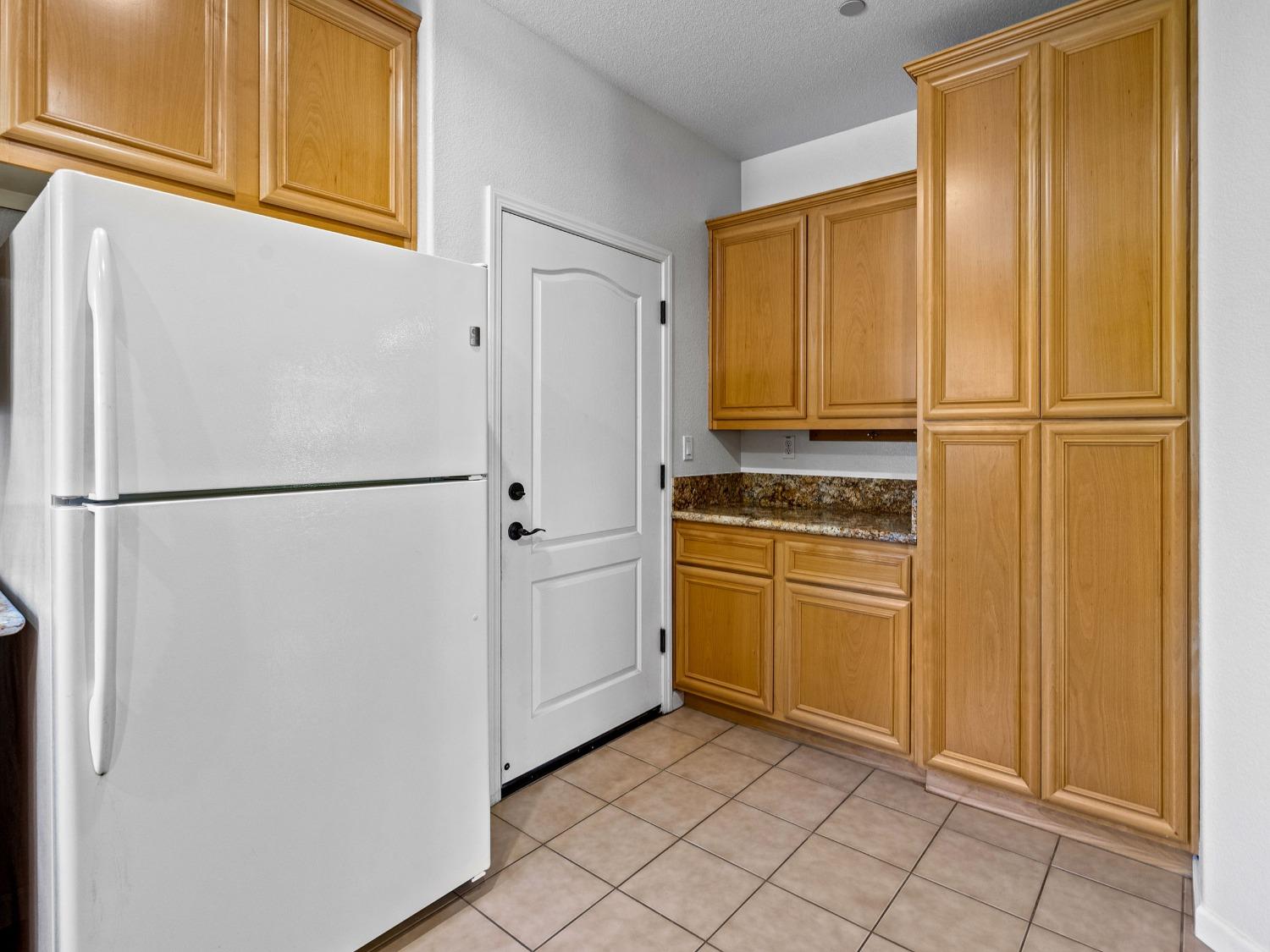 Detail Gallery Image 12 of 36 For 1569 Marseille Ln, Roseville,  CA 95747 - 2 Beds | 2 Baths