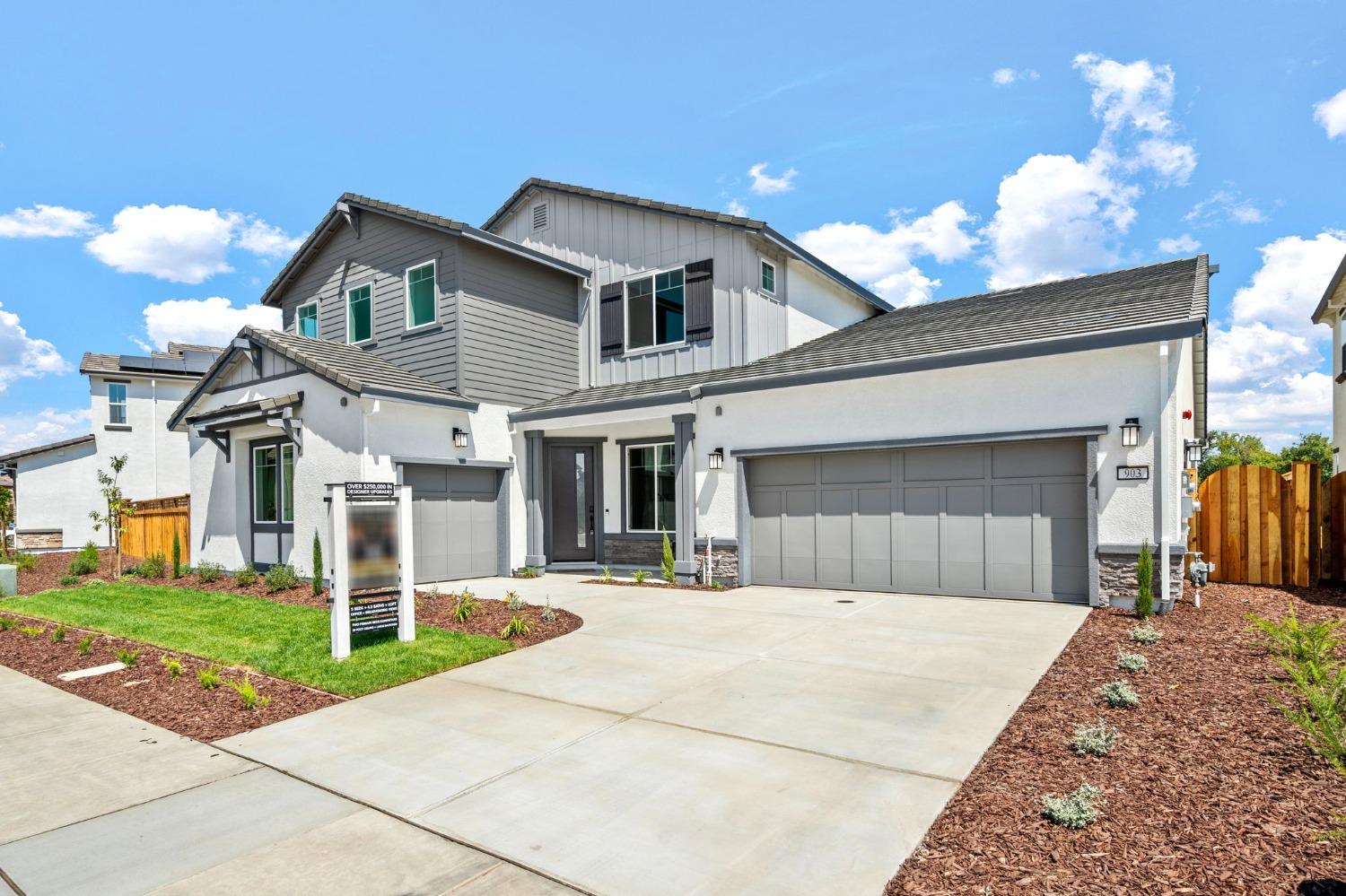 Detail Gallery Image 4 of 73 For 903 River Bend Dr, Lathrop,  CA 95330 - 5 Beds | 4/1 Baths