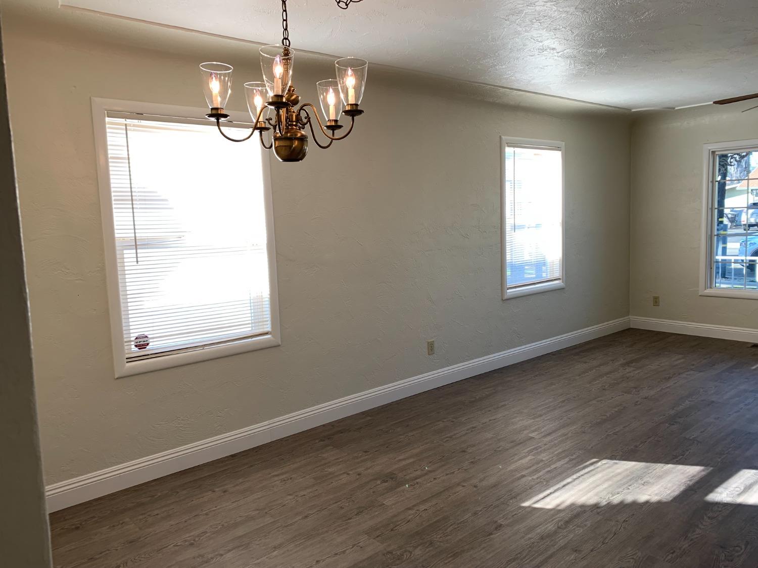 Detail Gallery Image 2 of 15 For 120 S Washington Ave, Manteca,  CA 95336 - 2 Beds | 1 Baths