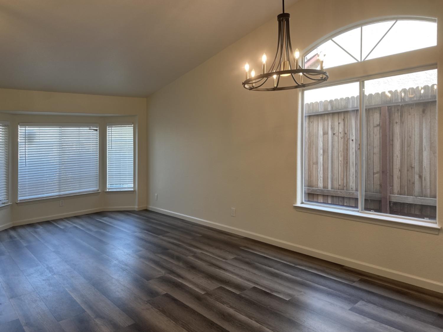 Detail Gallery Image 5 of 40 For 304 Tarkington Ct, Roseville,  CA 95747 - 4 Beds | 2 Baths