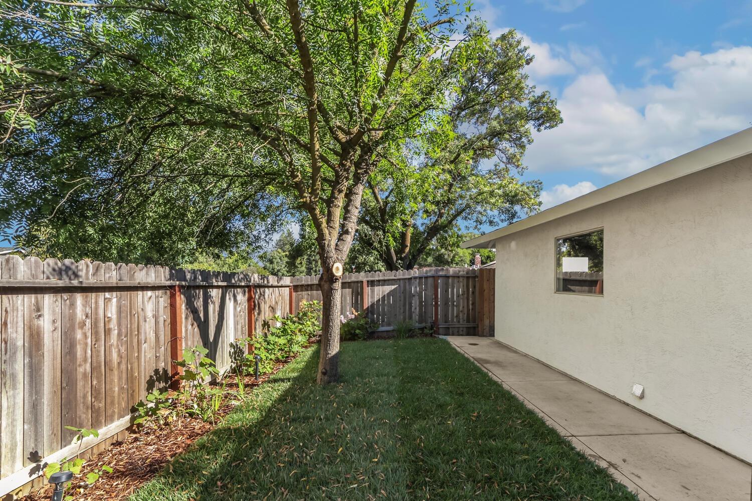 Detail Gallery Image 4 of 38 For 2820 Eel Ave, Davis,  CA 95616 - 3 Beds | 2 Baths