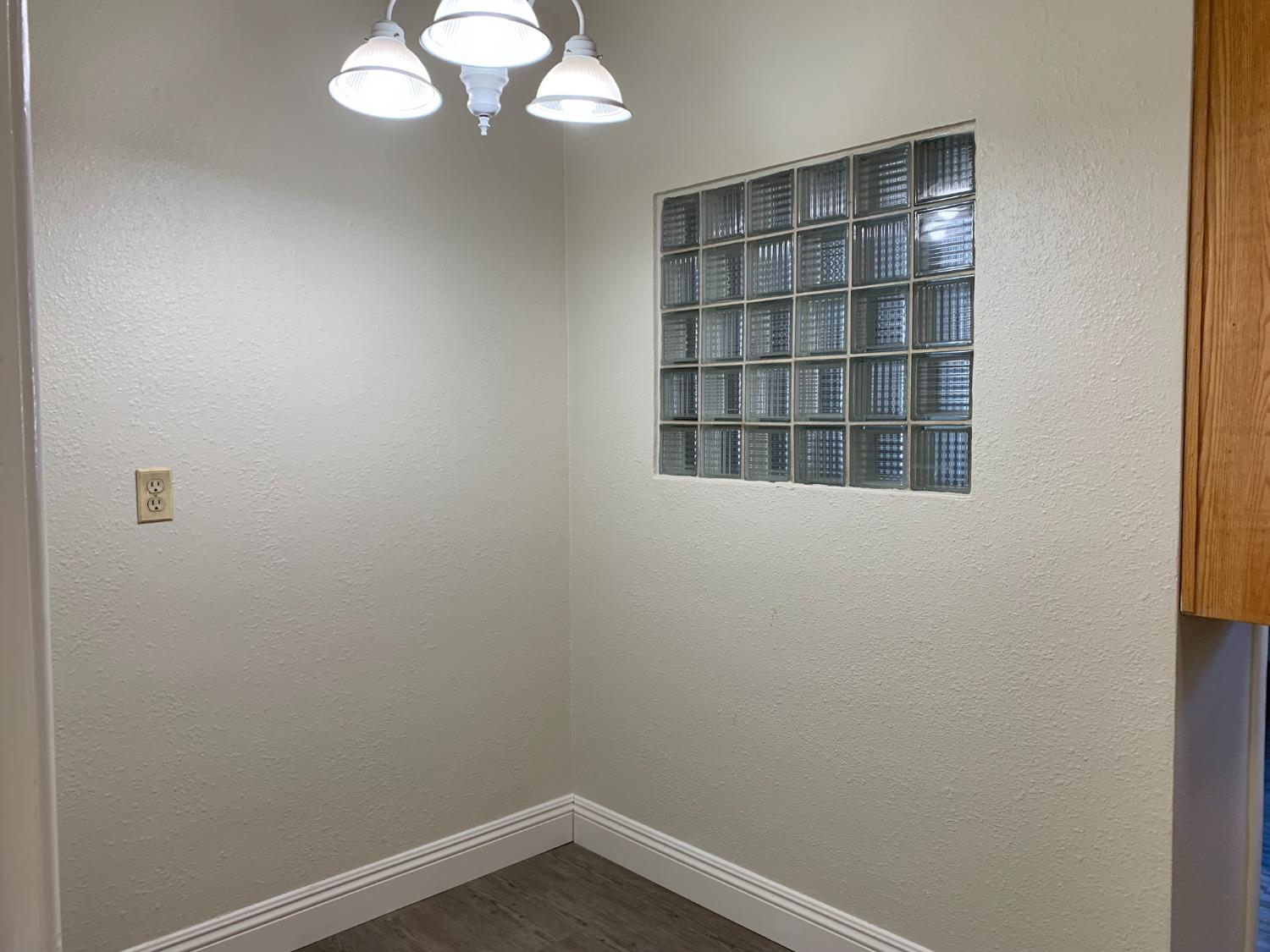 Detail Gallery Image 5 of 15 For 120 S Washington Ave, Manteca,  CA 95336 - 2 Beds | 1 Baths