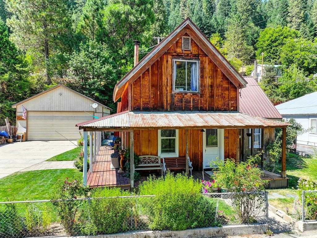 Detail Gallery Image 5 of 80 For 715 Main, Downieville,  CA 95936 - 3 Beds | 2 Baths