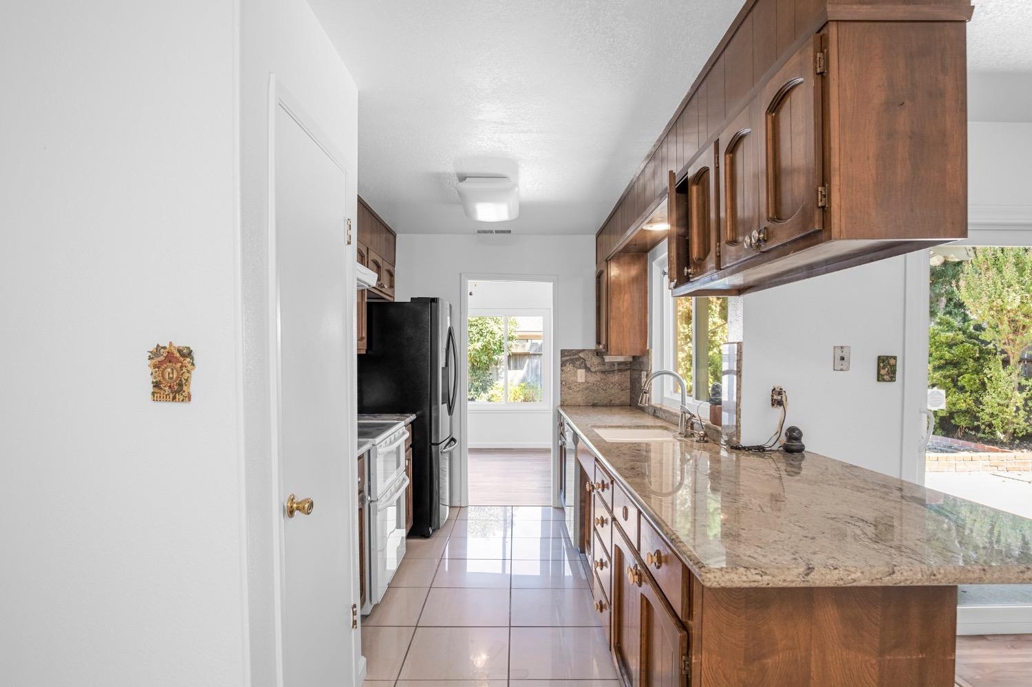 Detail Gallery Image 14 of 27 For 1123 Oakleaf Way, Stockton,  CA 95209 - 3 Beds | 2 Baths