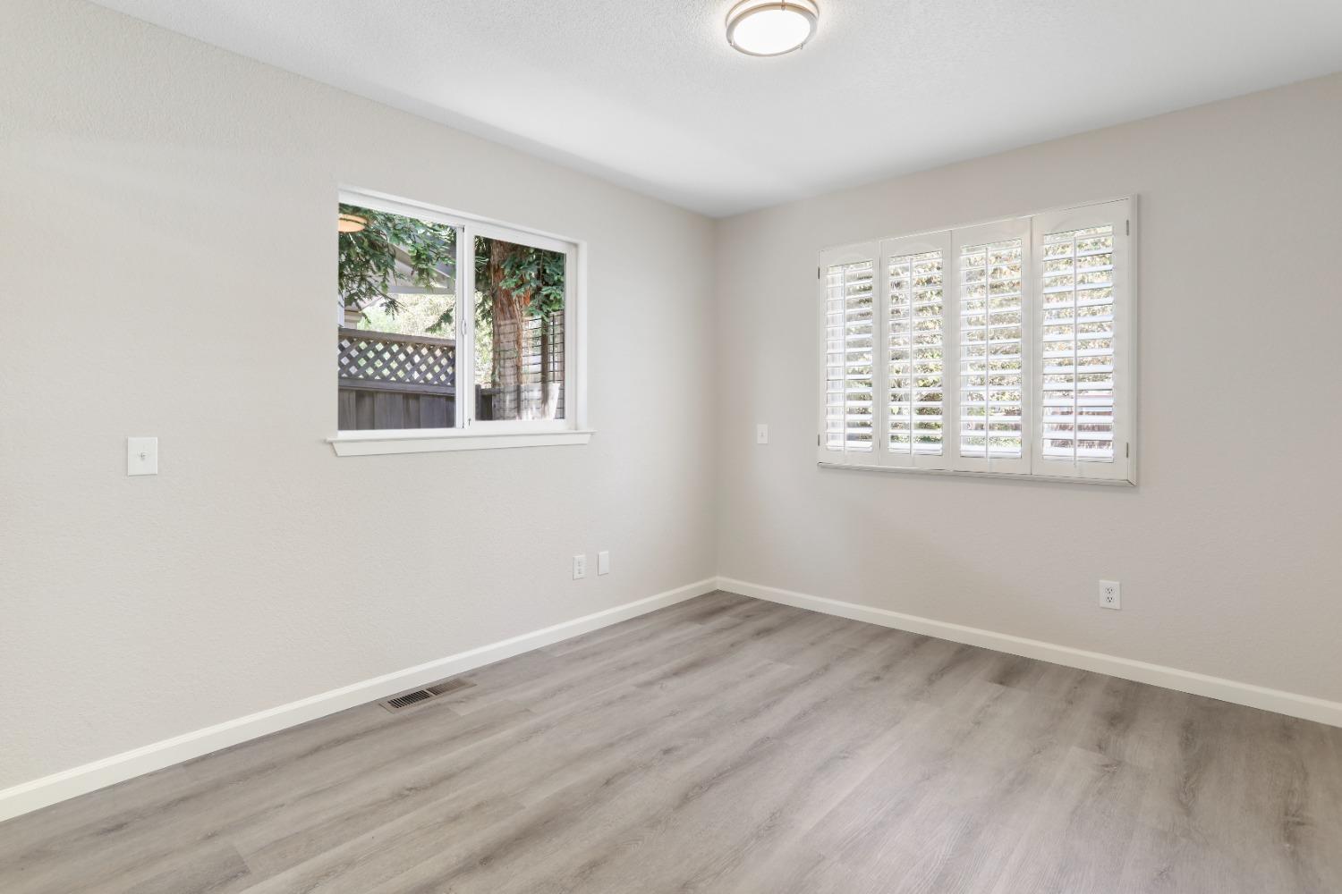 Detail Gallery Image 9 of 60 For 1135 Chapman St, San Jose,  CA 95126 - 3 Beds | 2/1 Baths