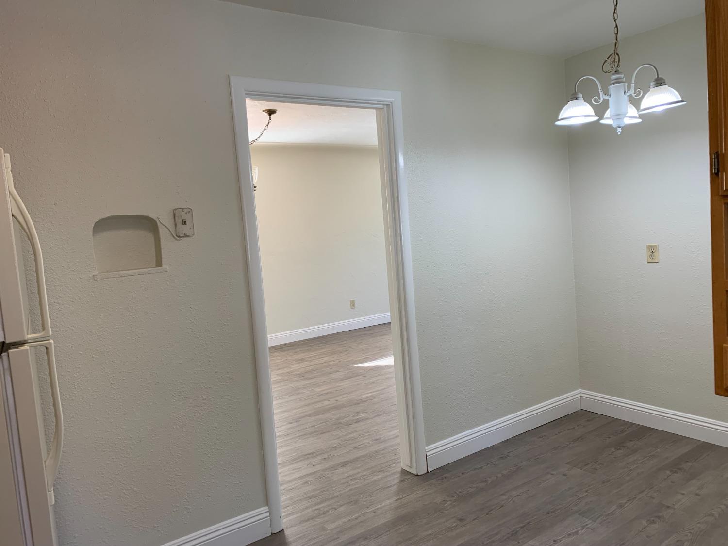 Detail Gallery Image 9 of 15 For 120 S Washington Ave, Manteca,  CA 95336 - 2 Beds | 1 Baths