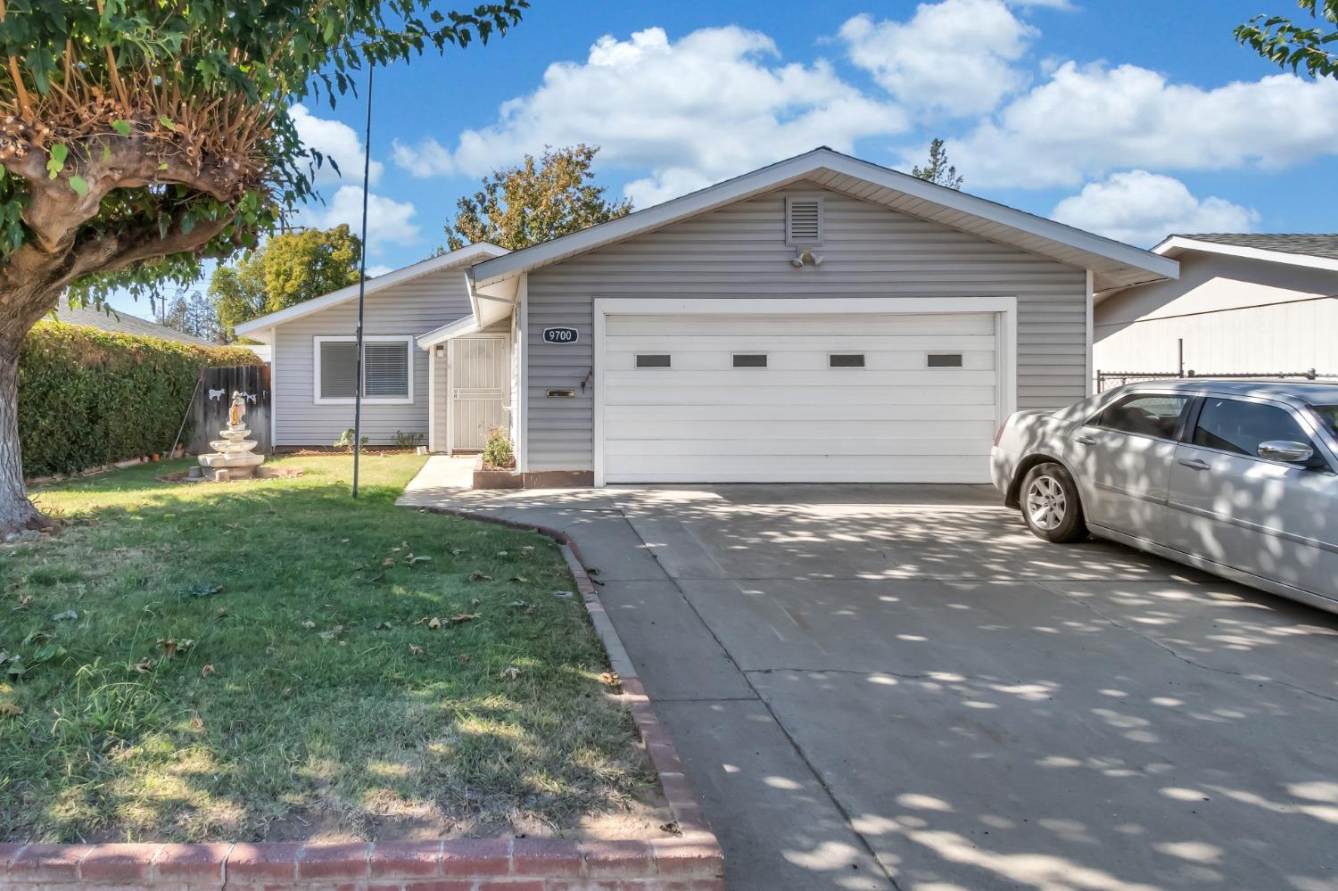 Detail Gallery Image 2 of 35 For 9700 Gamay Way, Elk Grove,  CA 95624 - 3 Beds | 2 Baths