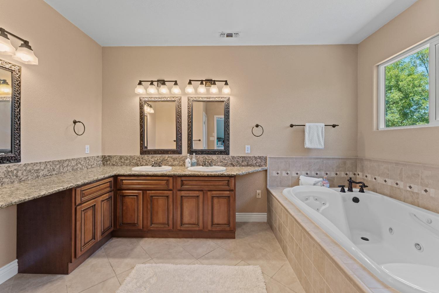 Detail Gallery Image 41 of 60 For 8925 Van Moore Ln, Orangevale,  CA 95662 - 6 Beds | 3/1 Baths