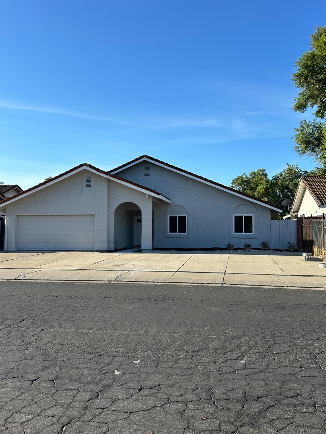 Detail Gallery Image 1 of 9 For 308 San Carlos Way, Stockton,  CA 95207 - 3 Beds | 2 Baths