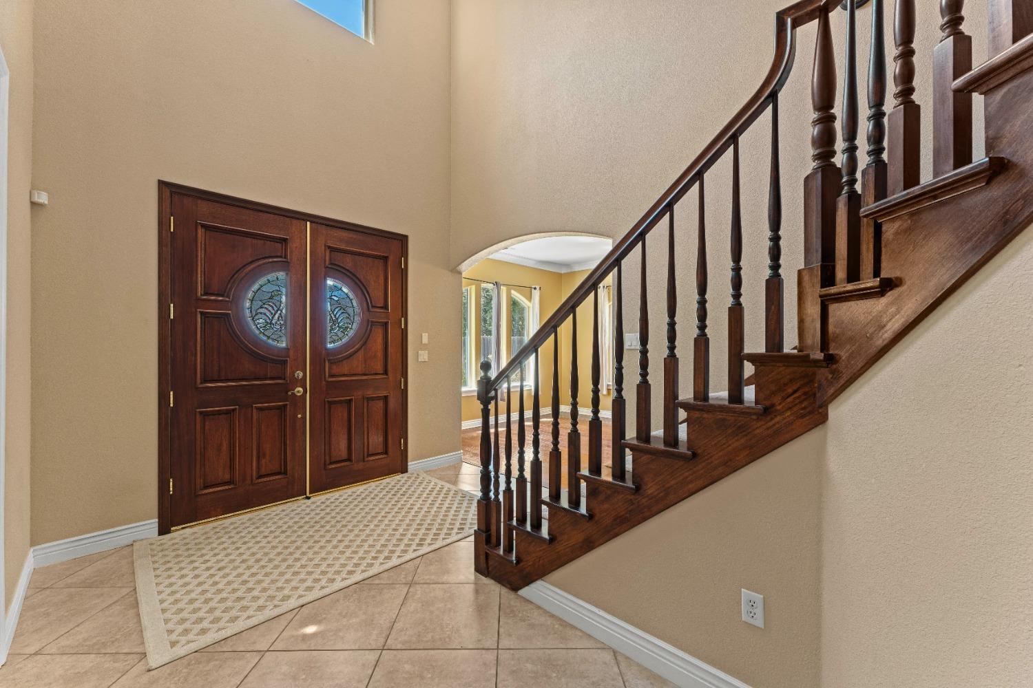 Detail Gallery Image 5 of 60 For 8925 Van Moore Ln, Orangevale,  CA 95662 - 6 Beds | 3/1 Baths