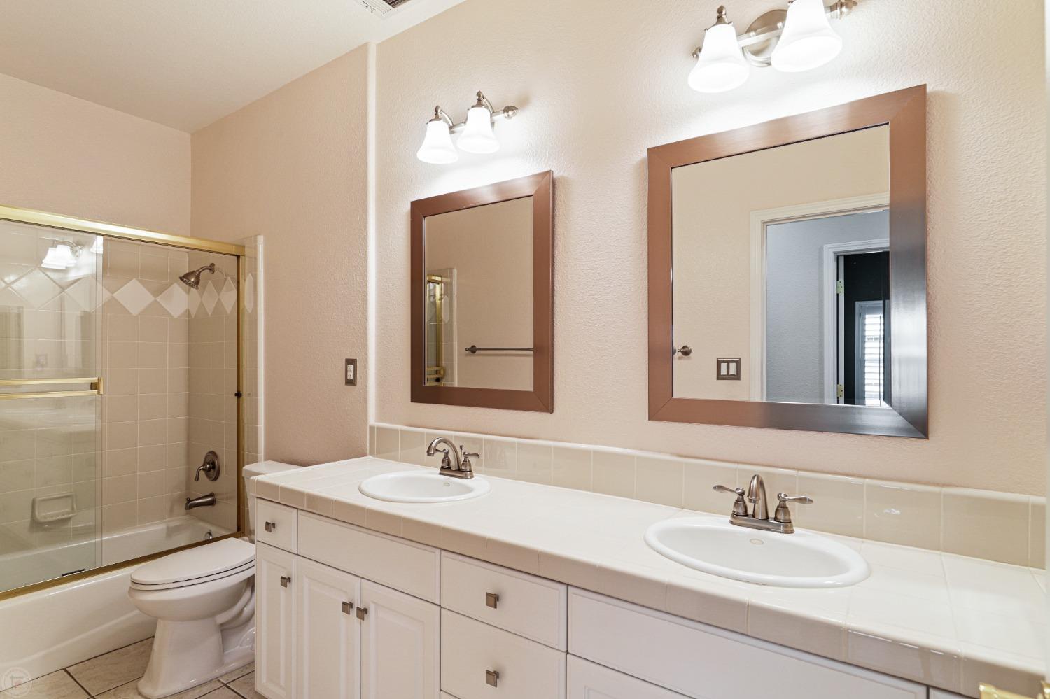 Detail Gallery Image 43 of 59 For 24 River Pointe Cir, Lodi,  CA 95240 - 3 Beds | 2 Baths