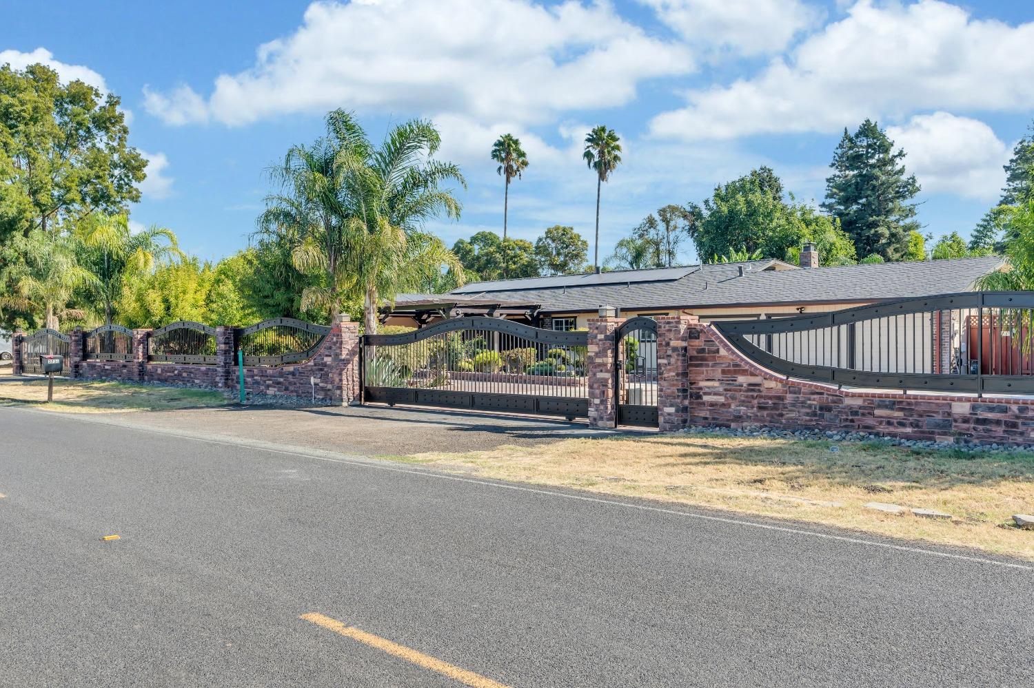 Detail Gallery Image 10 of 84 For 3730 N Cherryland Ave, Stockton,  CA 95215 - 5 Beds | 4 Baths