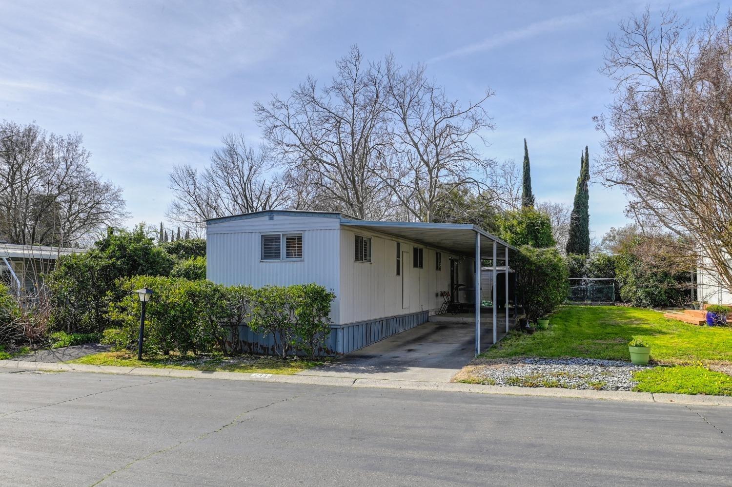 Detail Gallery Image 1 of 30 For 245 Quarter Cir, Davis,  CA 95618 - 2 Beds | 1/1 Baths