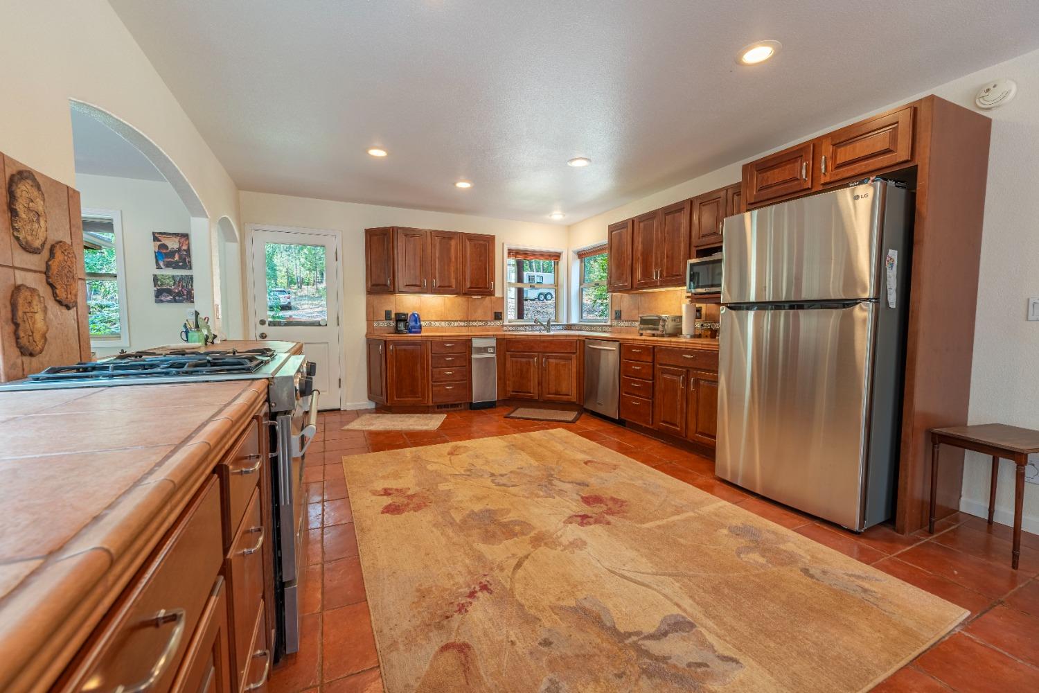 Detail Gallery Image 8 of 53 For 13932 Cameo Ln, Grass Valley,  CA 95945 - 3 Beds | 2/1 Baths