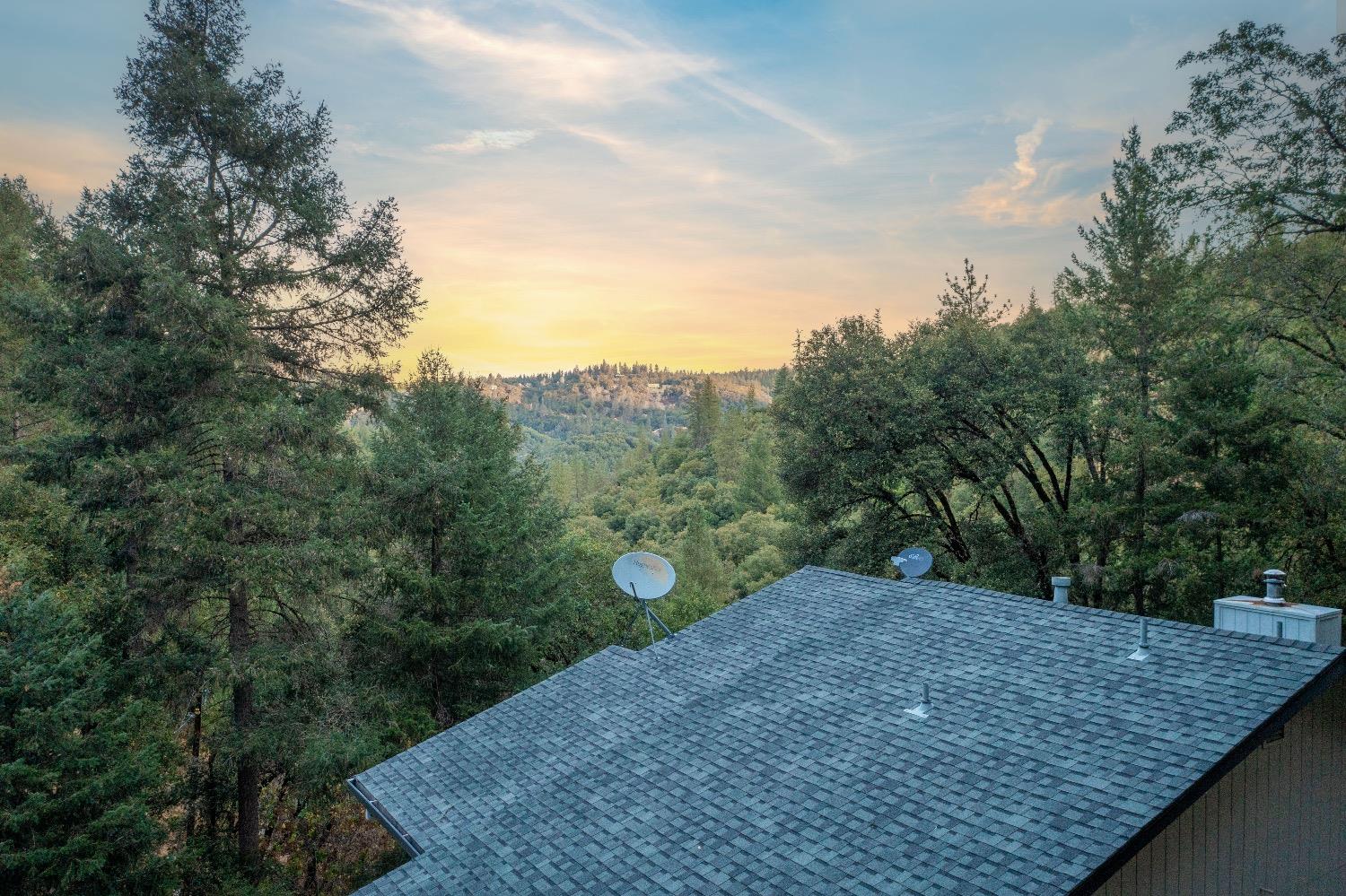 Detail Gallery Image 3 of 52 For 19303 Gretchen Ct, Grass Valley,  CA 95949 - 3 Beds | 2/1 Baths