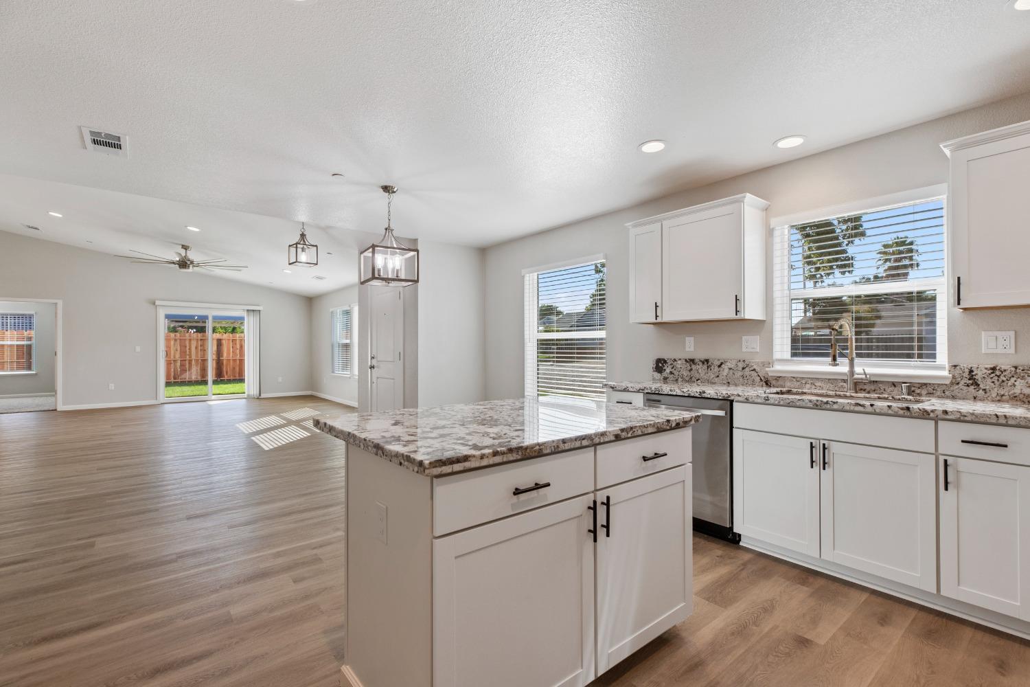 Detail Gallery Image 8 of 22 For 243 Quiet St, Ripon,  CA 95366 - 4 Beds | 2 Baths