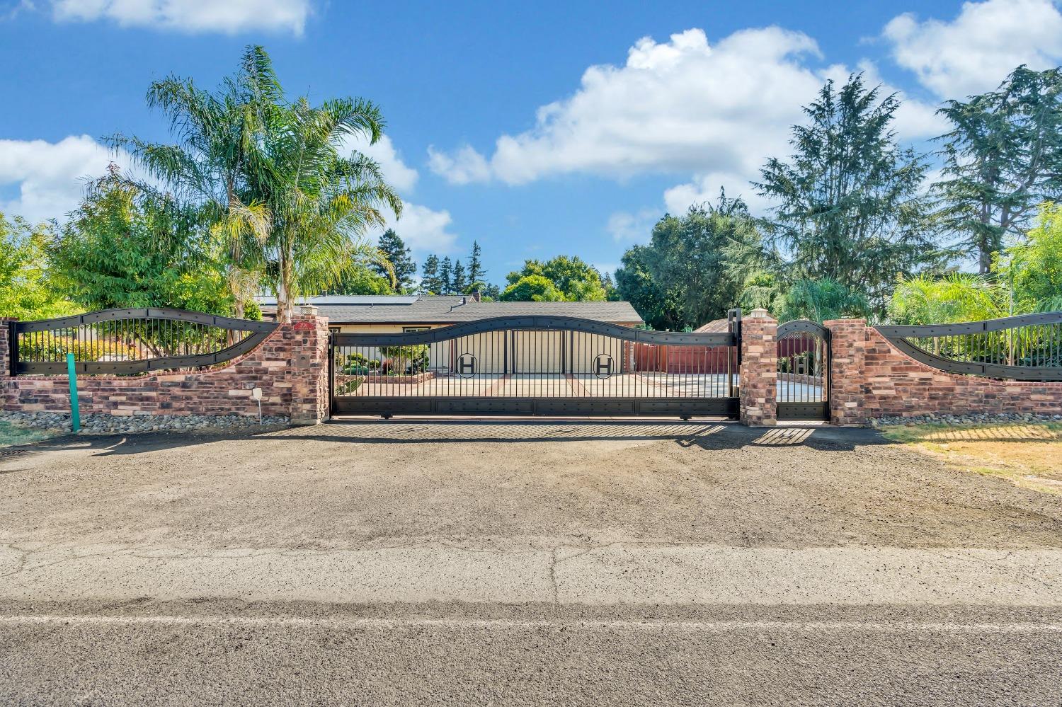 Detail Gallery Image 9 of 84 For 3730 N Cherryland Ave, Stockton,  CA 95215 - 5 Beds | 4 Baths