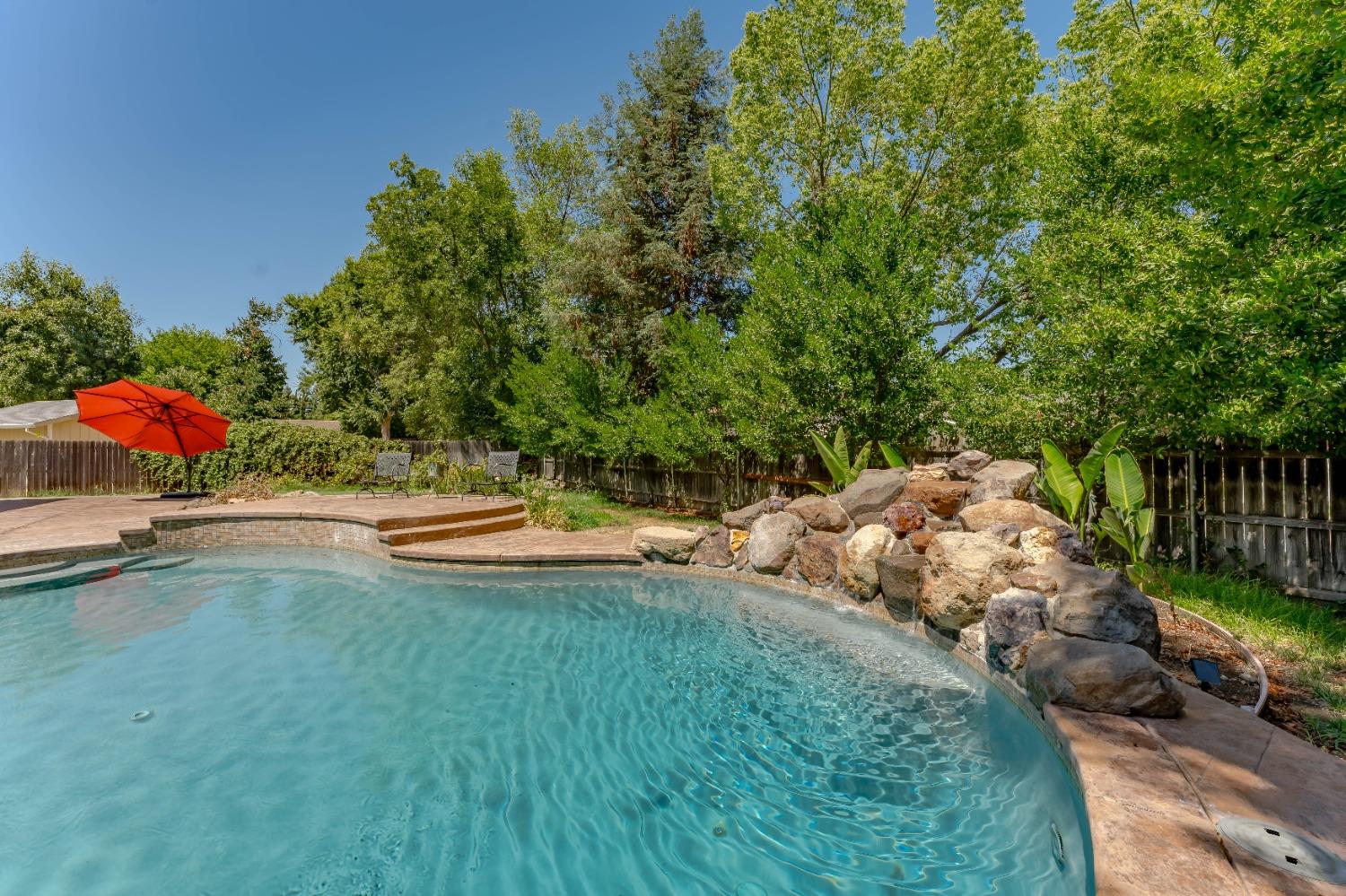 Detail Gallery Image 37 of 60 For 8925 Van Moore Ln, Orangevale,  CA 95662 - 6 Beds | 3/1 Baths