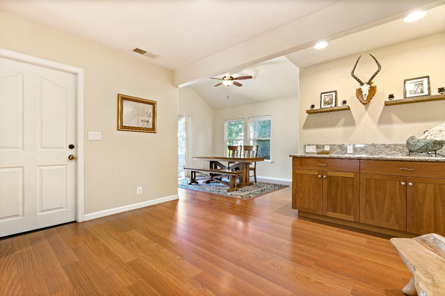 Detail Gallery Image 11 of 29 For 112 Ocean Ave, Grass Valley,  CA 95945 - 3 Beds | 2 Baths