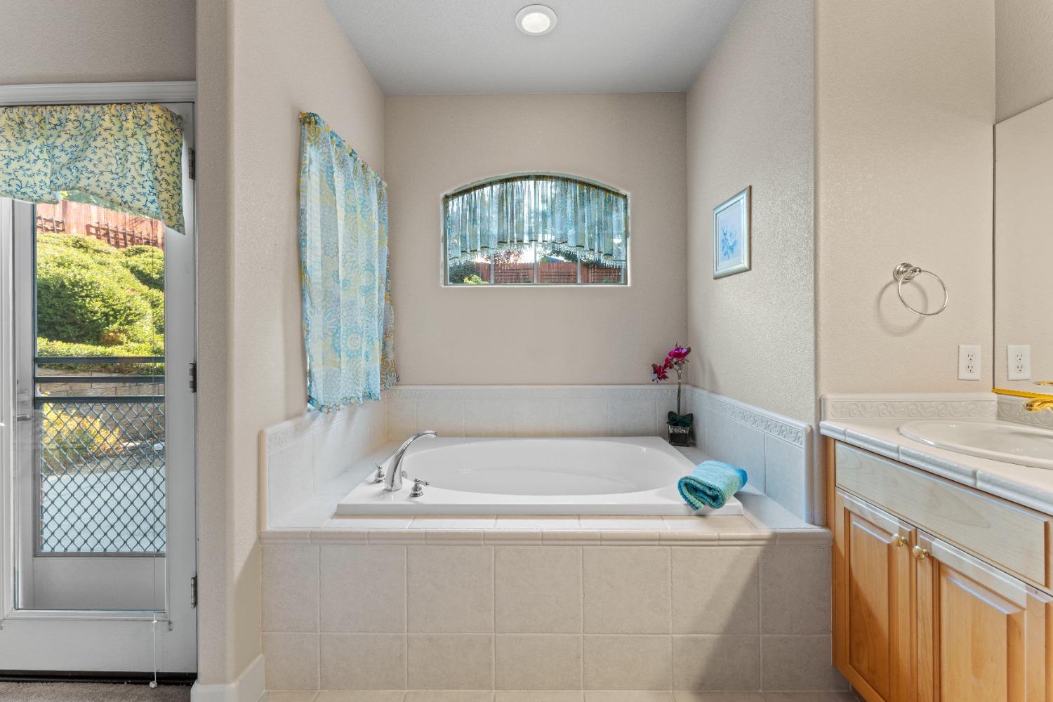 Crew Court, Auburn, California image 33