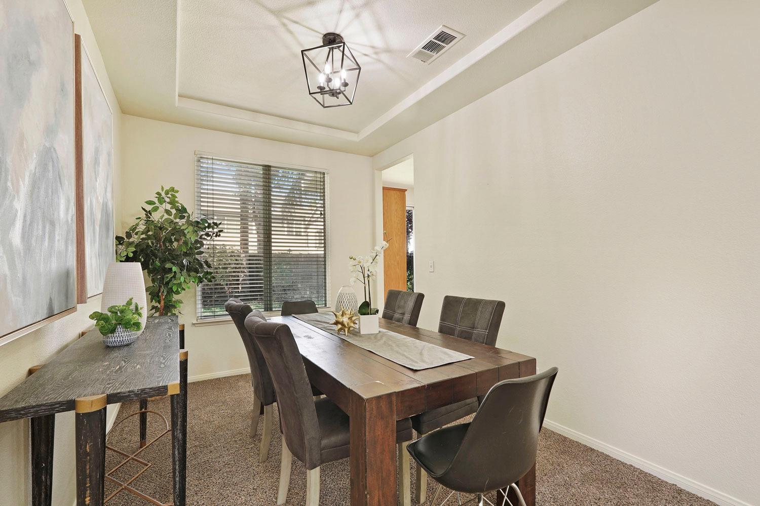 Detail Gallery Image 11 of 56 For 1067 Atherton Dr, Tracy,  CA 95304 - 4 Beds | 2/1 Baths