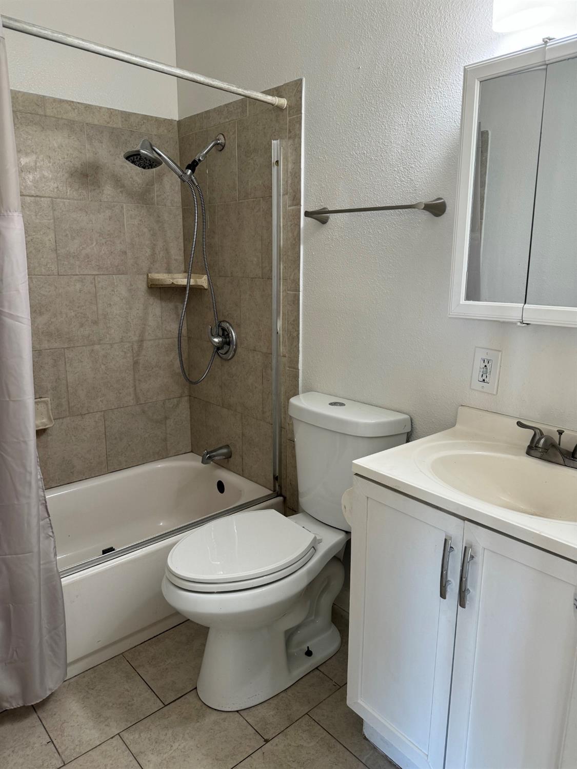 Detail Gallery Image 7 of 10 For 339 E Noble St, Stockton,  CA 95204 - 2 Beds | 1 Baths