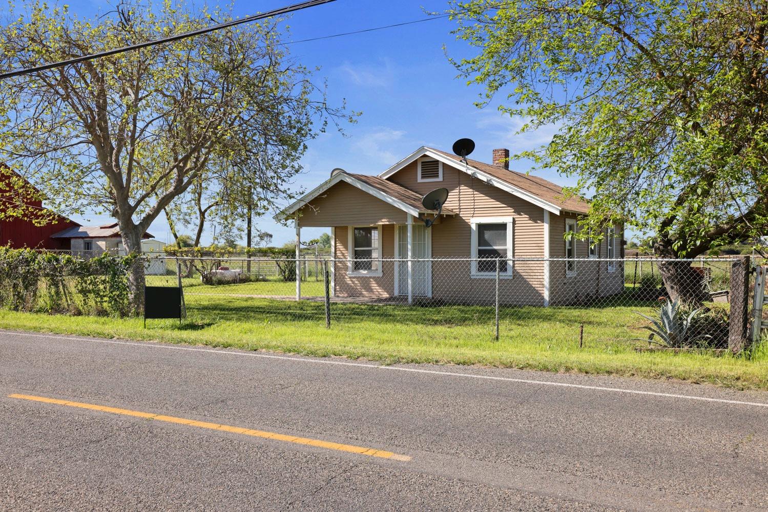 Detail Gallery Image 1 of 37 For 11891 Valley Home Rd, Oakdale,  CA 95361 - 2 Beds | 1 Baths