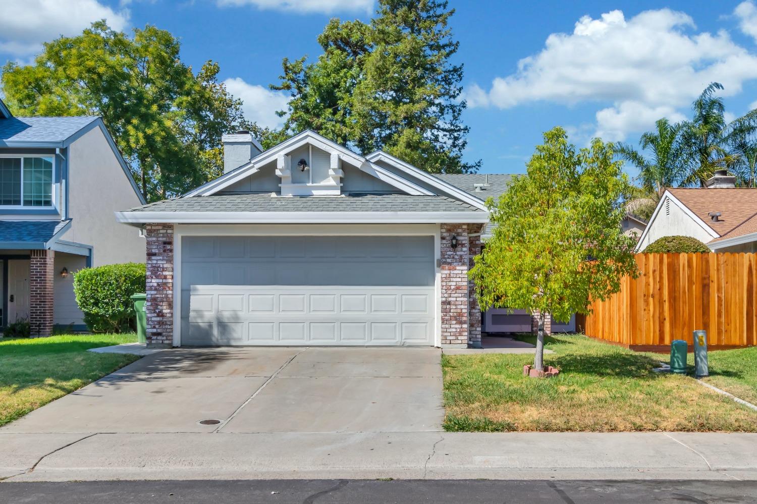 Detail Gallery Image 1 of 1 For 7101 Sutherland Way, Elk Grove,  CA 95758 - 3 Beds | 2 Baths