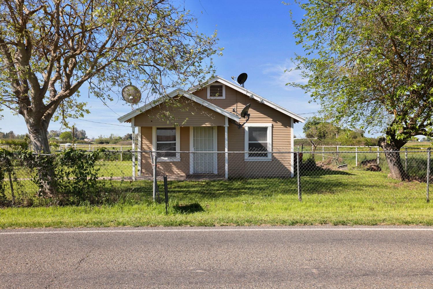 Detail Gallery Image 3 of 37 For 11891 Valley Home Rd, Oakdale,  CA 95361 - 2 Beds | 1 Baths